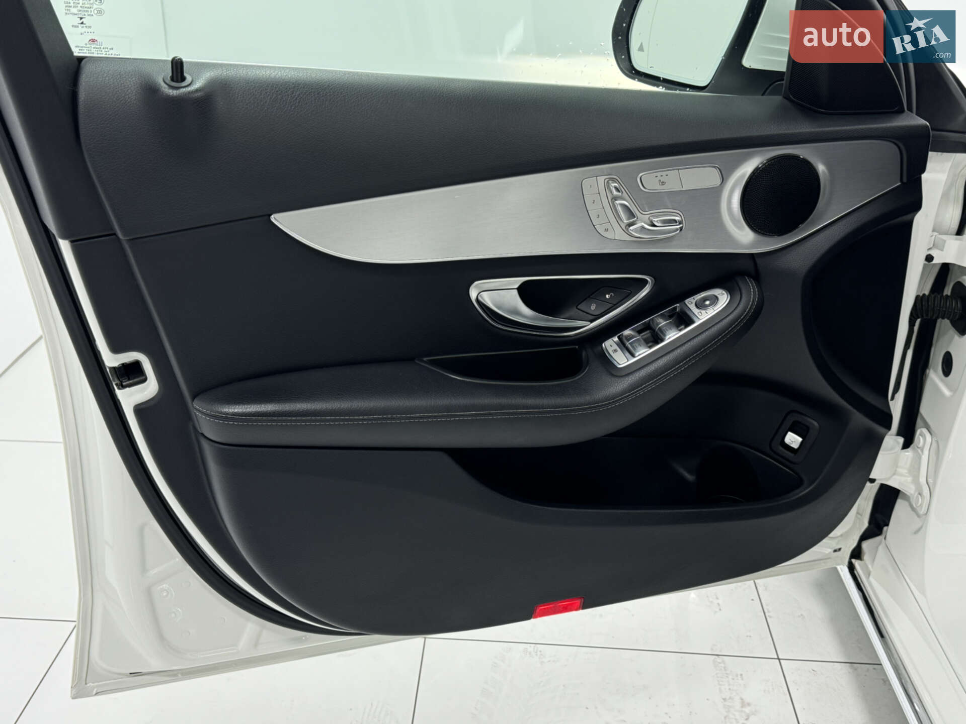 Mercedes-Benz C-Class 2016 VIN WDDWF0FB2GF399105 фото оголошення 21 з 35