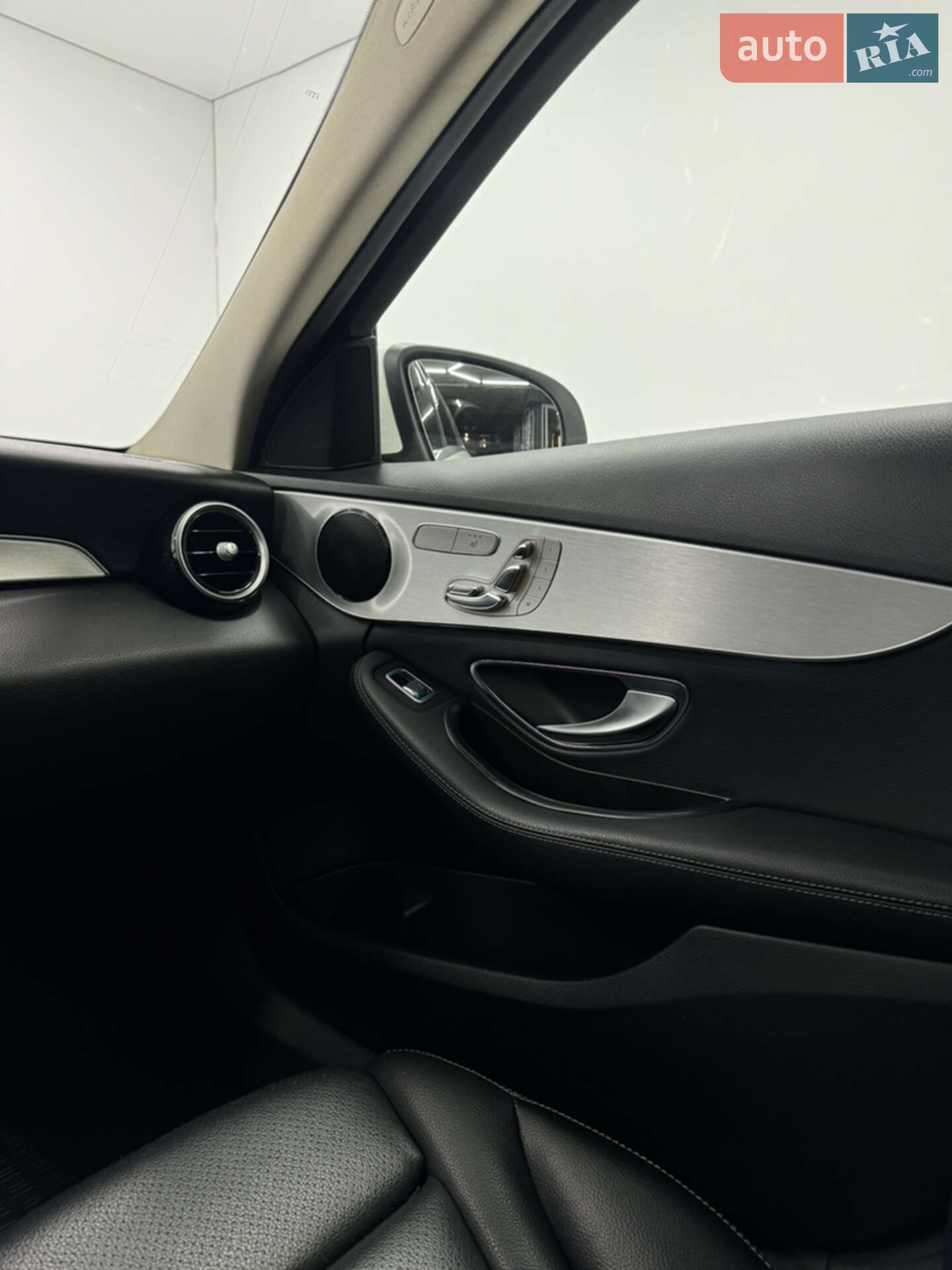 Mercedes-Benz C-Class 2016 VIN WDDWF0FB2GF399105 фото оголошення 30 з 35