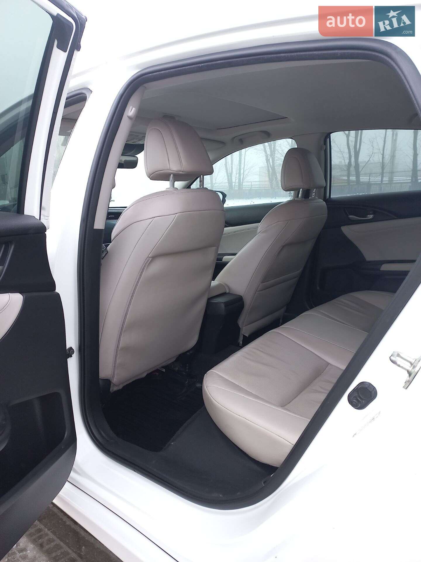 Honda Insight 2018 VIN 19XZE4F97KE007768 фото оголошення 10 з 19