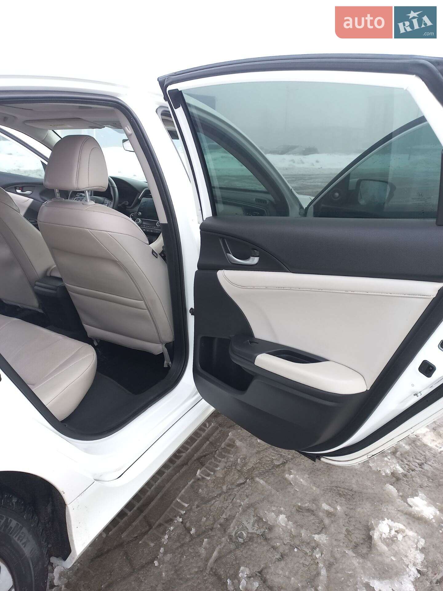 Honda Insight 2018 VIN 19XZE4F97KE007768 фото оголошення 7 з 19