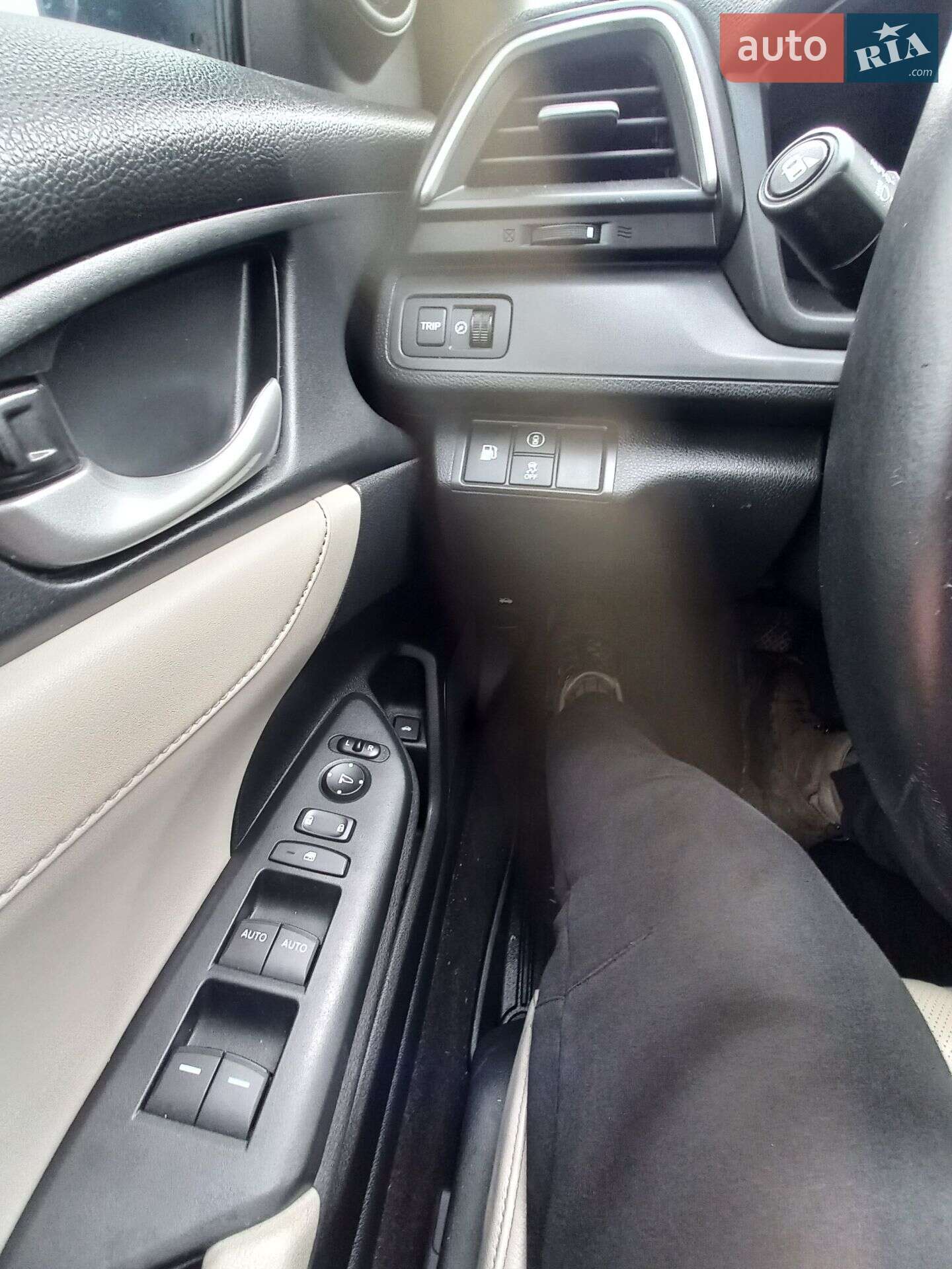 Honda Insight 2018 VIN 19XZE4F97KE007768 фото оголошення 14 з 19