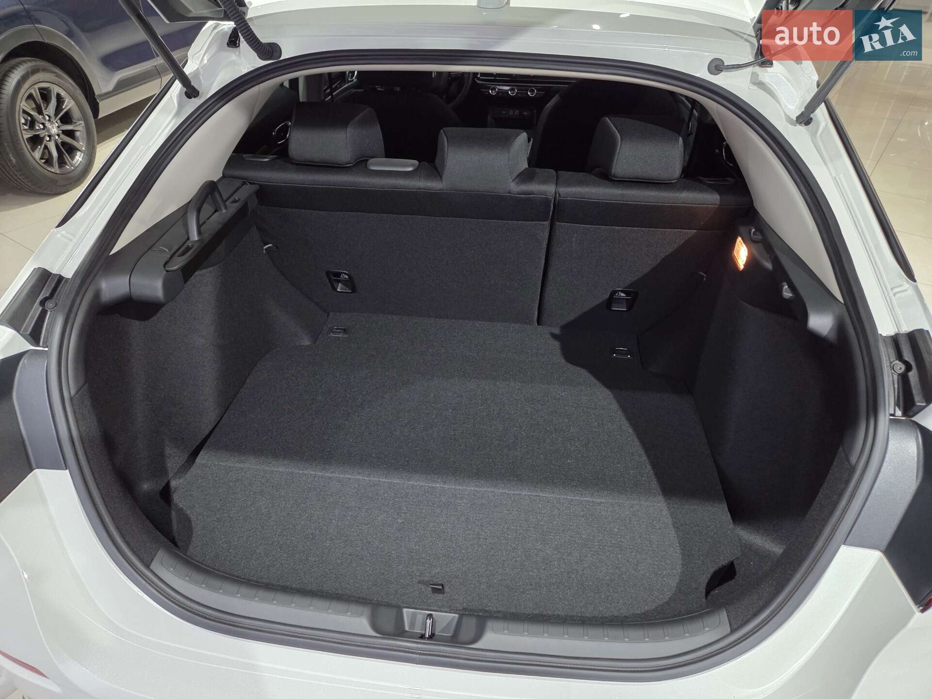 Honda Civic 2023 VIN JHMFL4830RX203210 фото оголошення 12 з 26