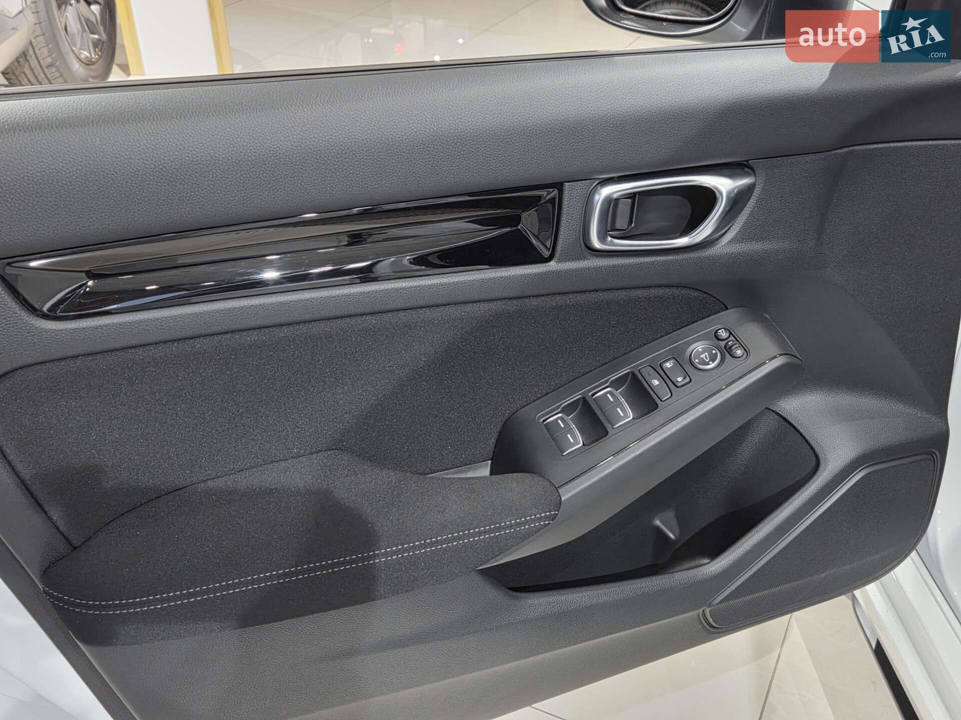 Honda Civic 2023 VIN JHMFL4830RX203210 фото оголошення 16 з 26