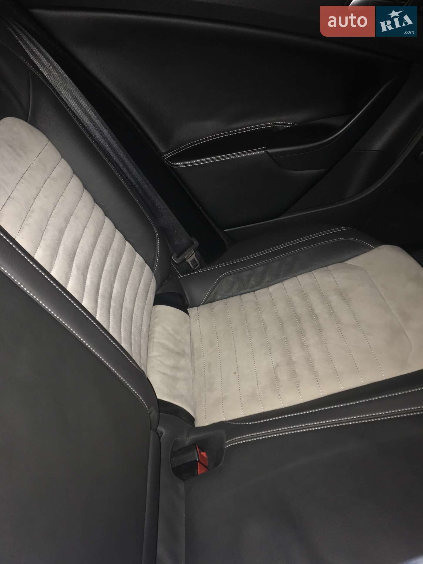 Volkswagen Passat 2010 VIN WVWZZZ3CZAP056516 фото оголошення 3 з 15