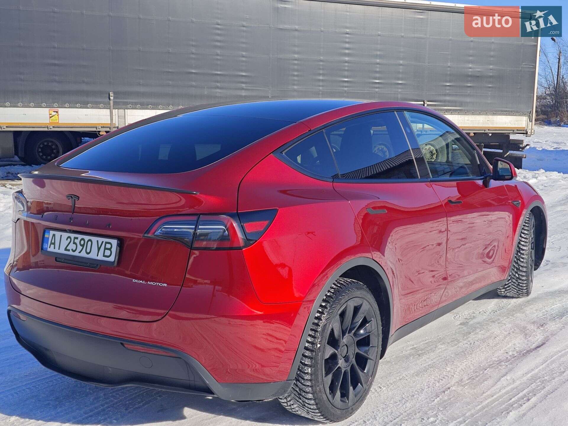 Tesla Model Y 2024 VIN 7SAYGAEEXRF056411 фото оголошення 7 з 74