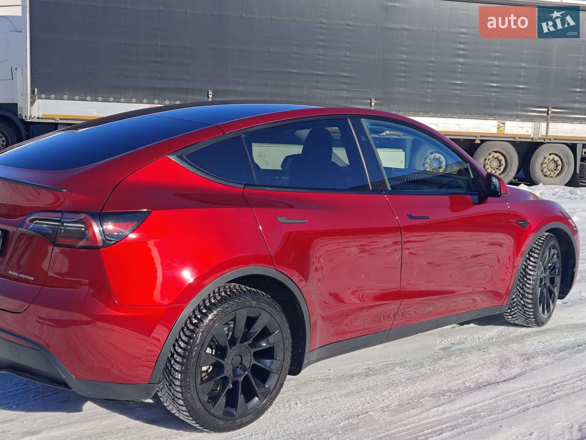 Tesla Model Y 2024 VIN 7SAYGAEEXRF056411 фото оголошення 11 з 74