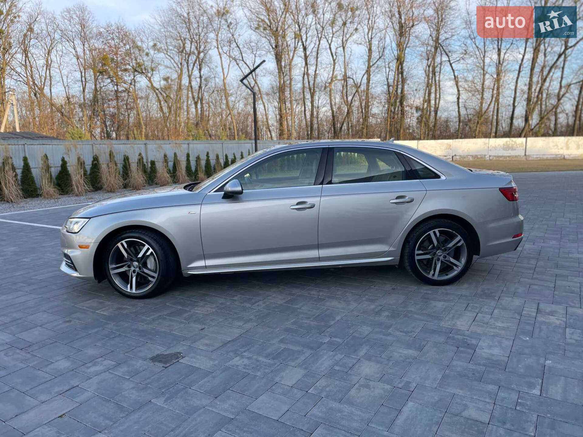 Audi A4 2017 VIN WAUENAF49HN070857 фото оголошення 9 з 77