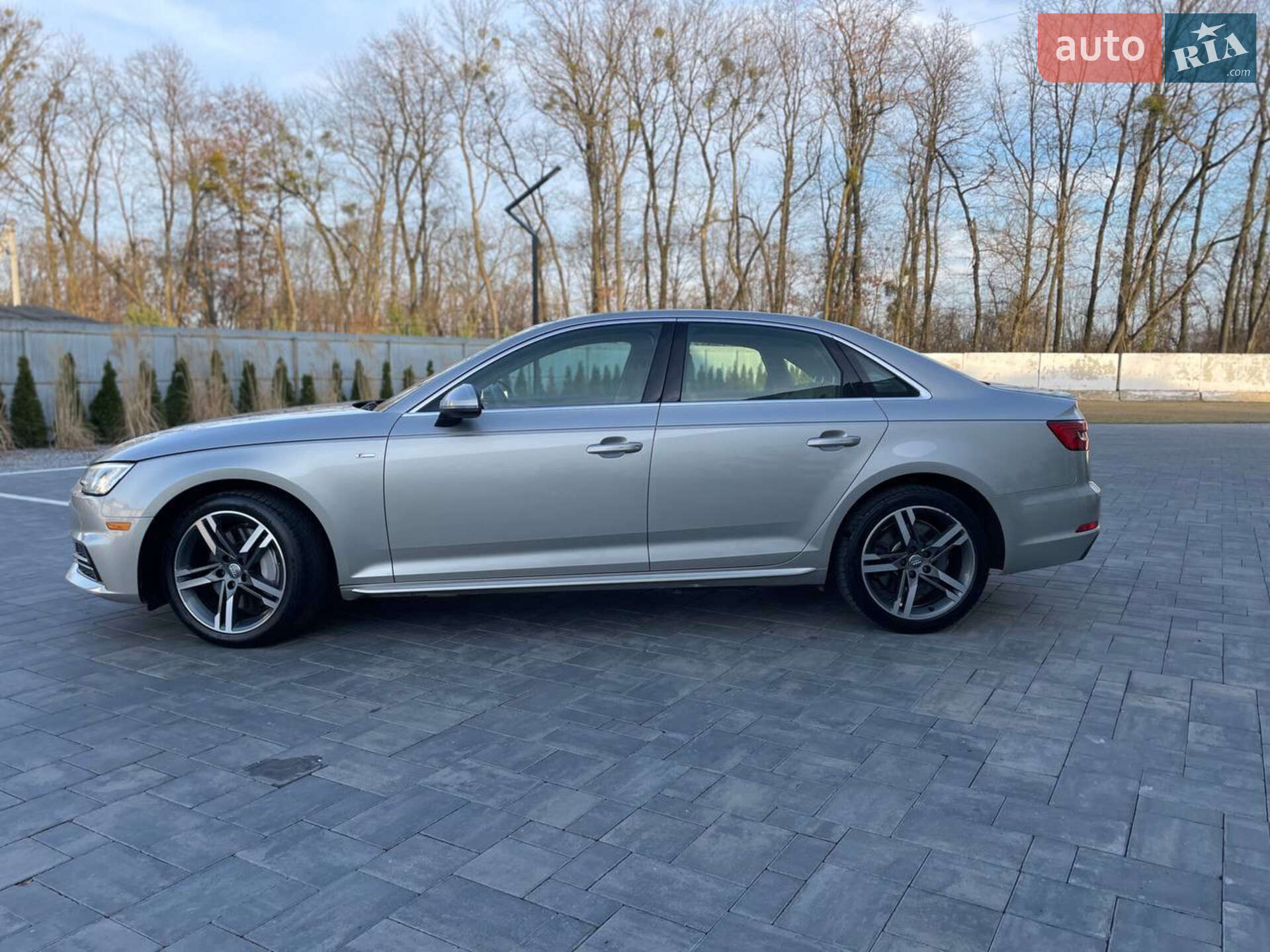 Audi A4 2017 VIN WAUENAF49HN070857 фото оголошення 10 з 77