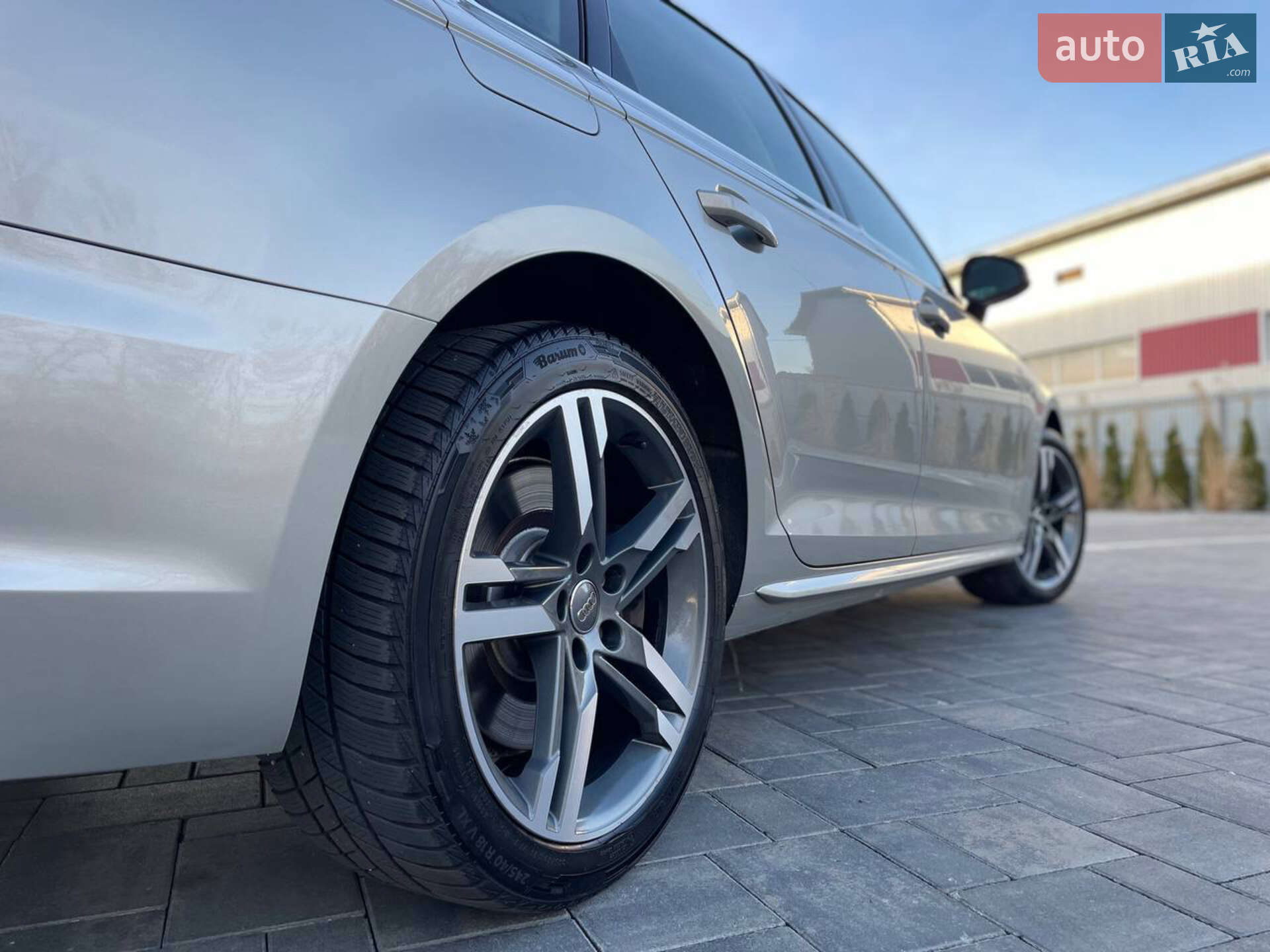 Audi A4 2017 VIN WAUENAF49HN070857 фото оголошення 26 з 77