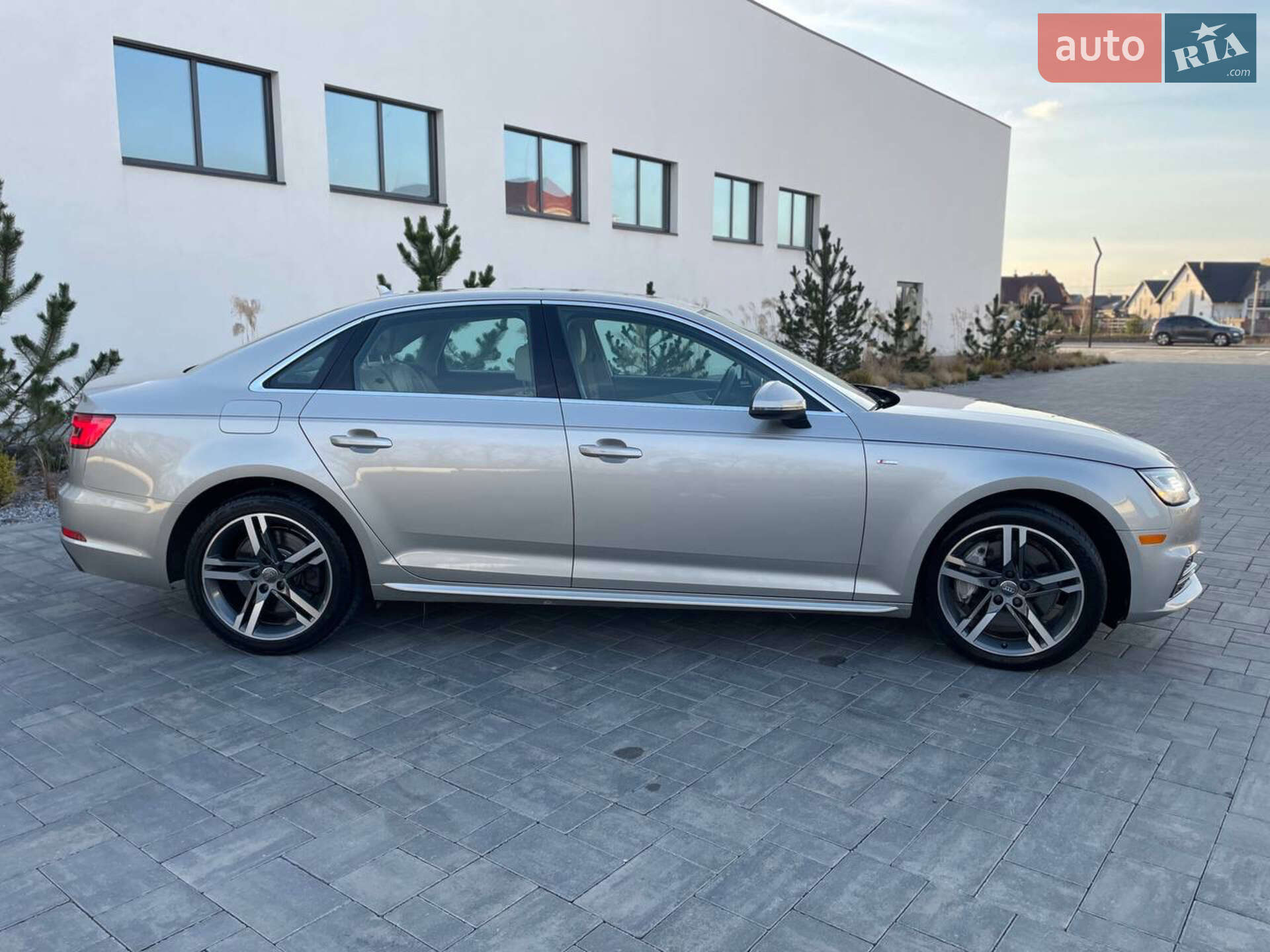 Audi A4 2017 VIN WAUENAF49HN070857 фото оголошення 27 з 77