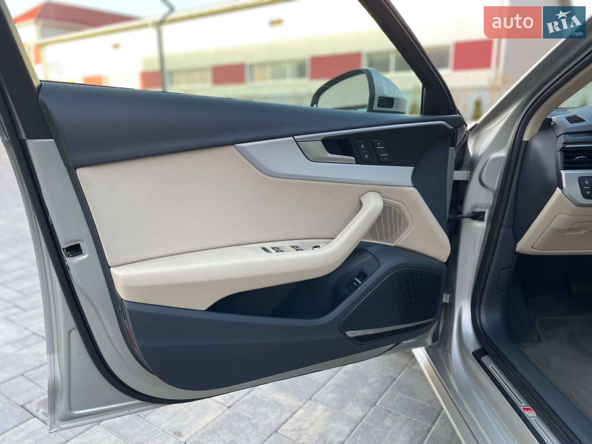 Audi A4 2017 VIN WAUENAF49HN070857 фото оголошення 29 з 77