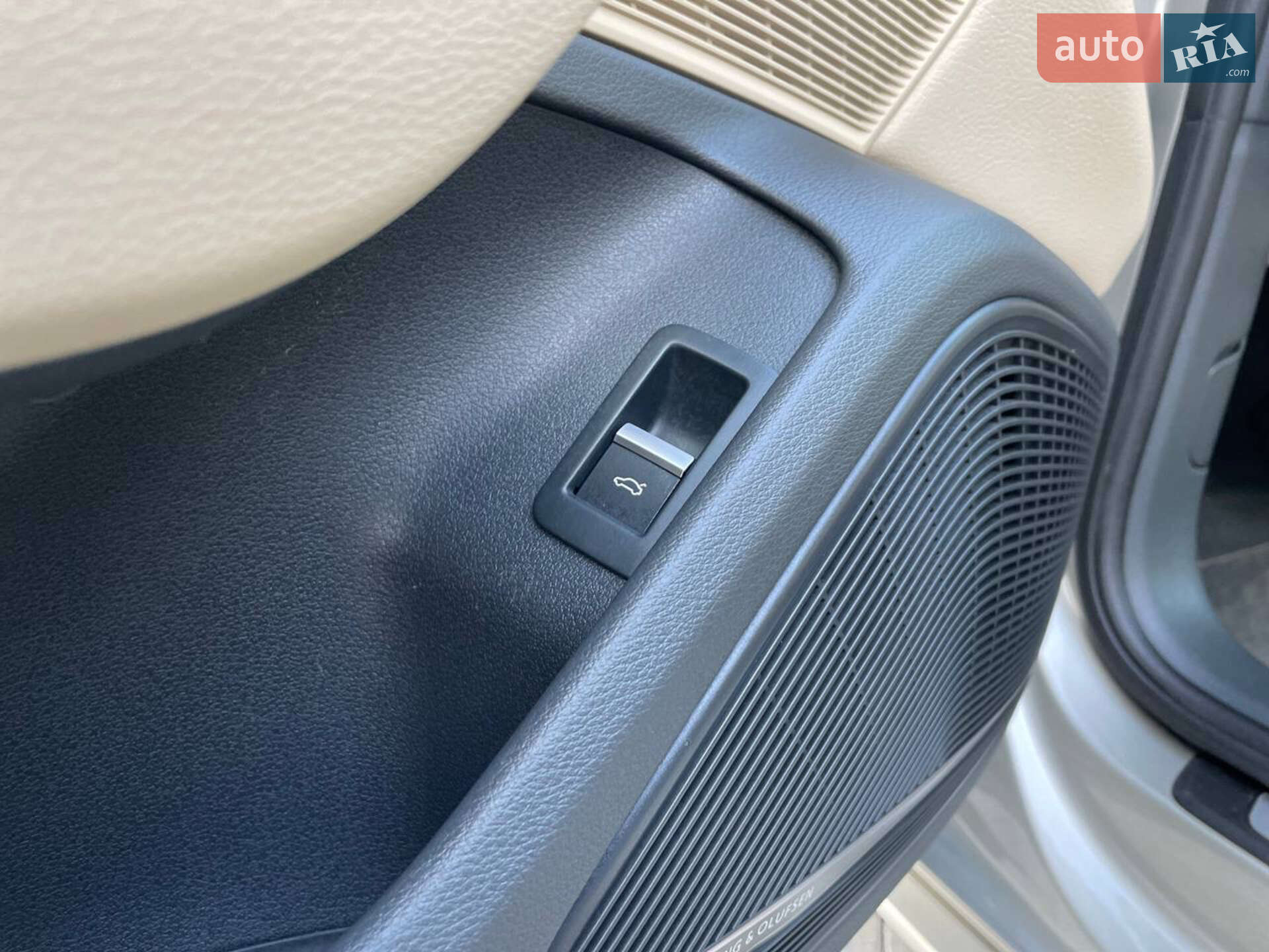 Audi A4 2017 VIN WAUENAF49HN070857 фото оголошення 32 з 77