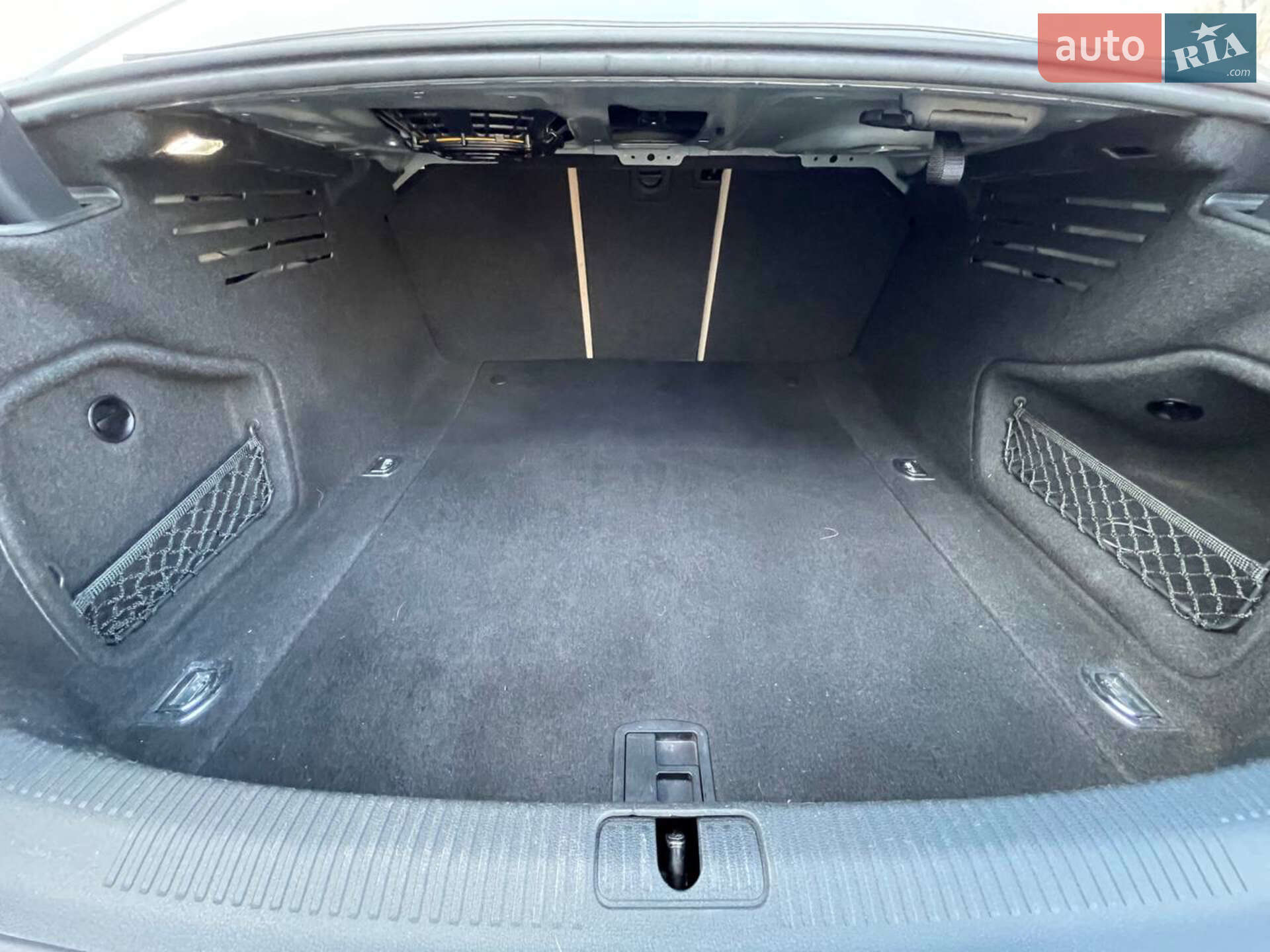 Audi A4 2017 VIN WAUENAF49HN070857 фото оголошення 61 з 77