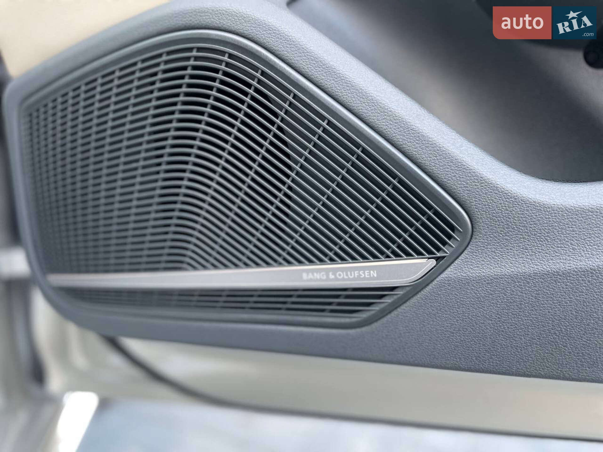Audi A4 2017 VIN WAUENAF49HN070857 фото оголошення 73 з 77