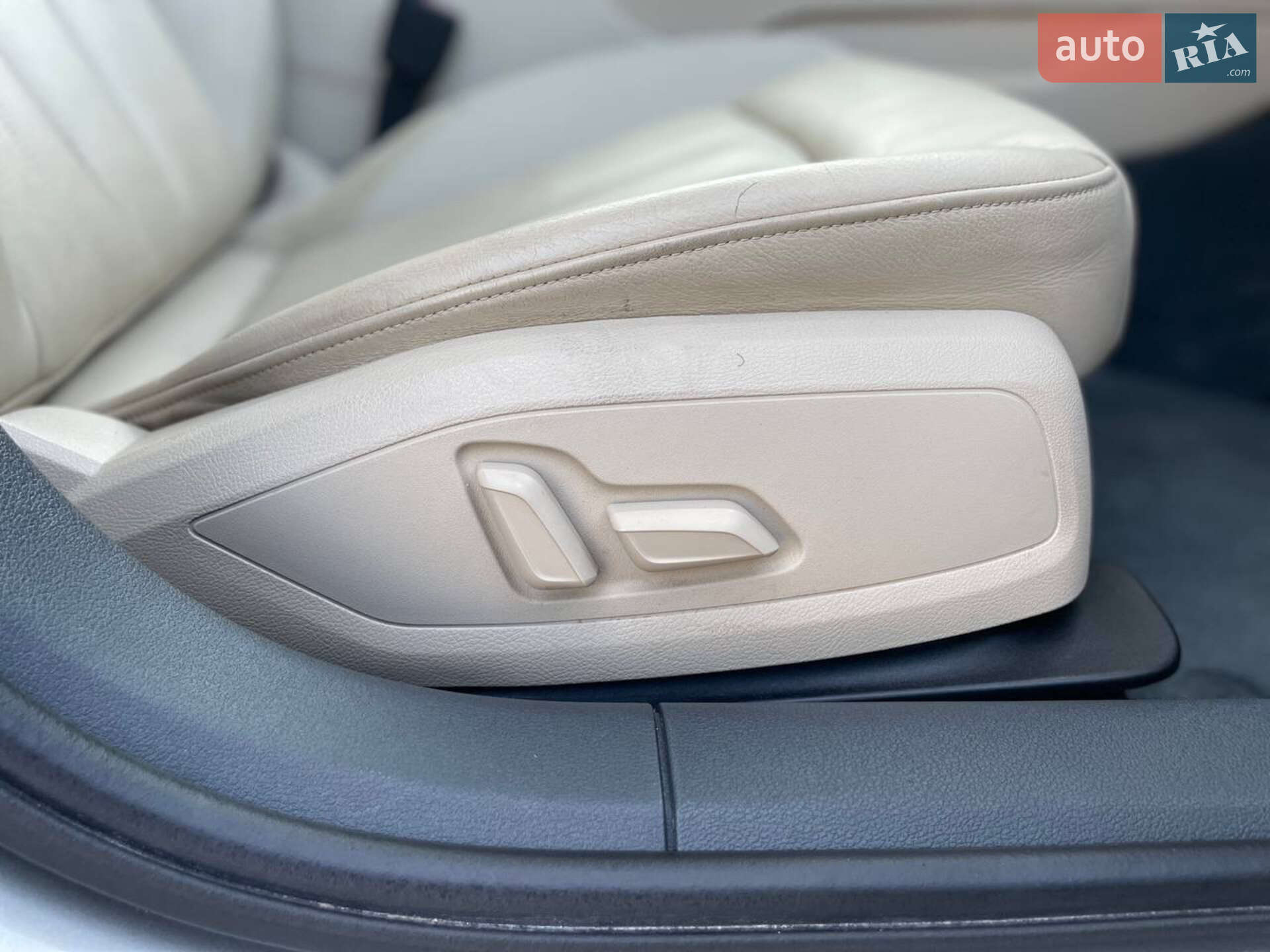 Audi A4 2017 VIN WAUENAF49HN070857 фото оголошення 75 з 77