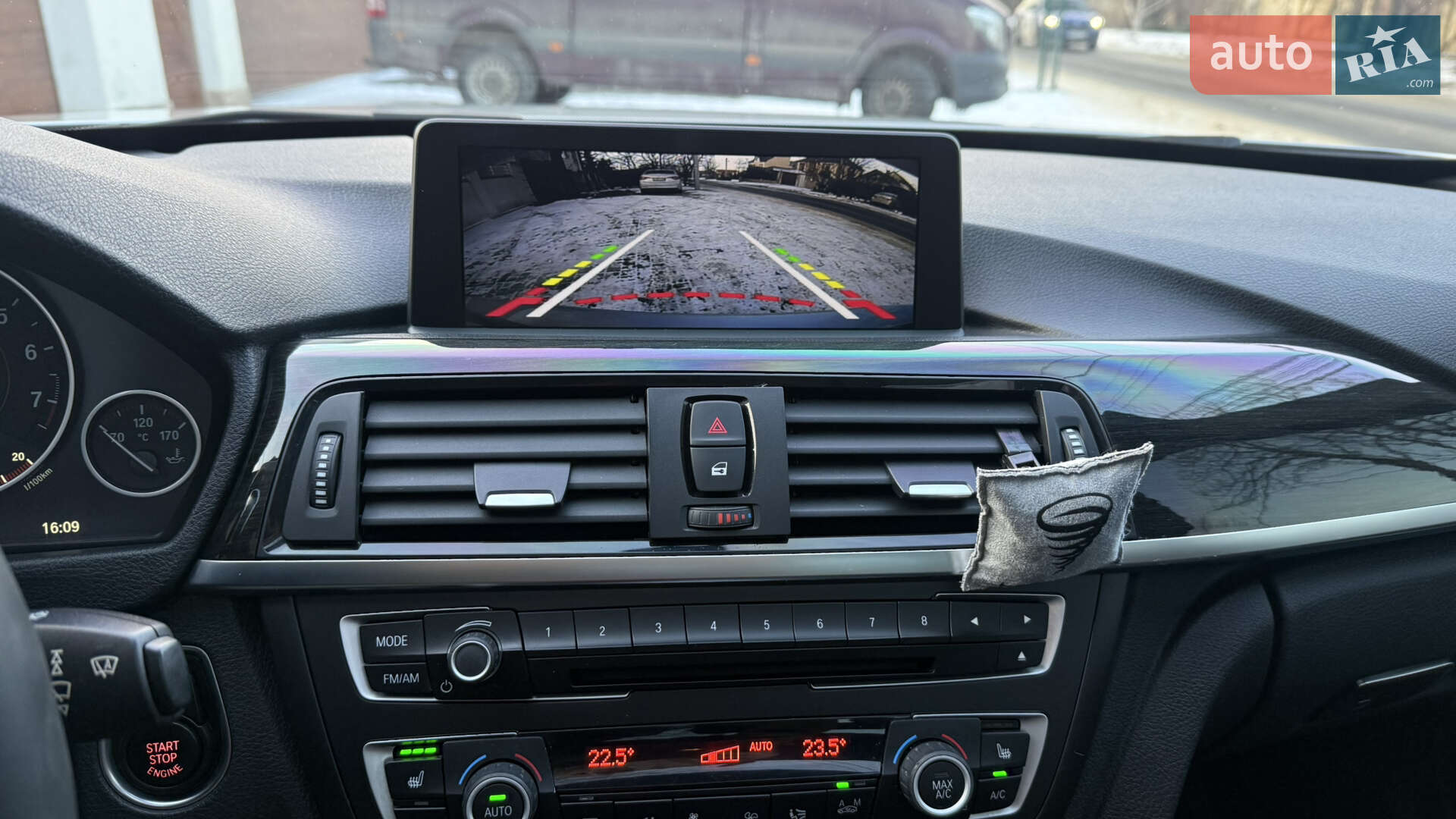 BMW 3 Series 2015 VIN WBA3B3G50FNT18297 фото оголошення 13 з 28