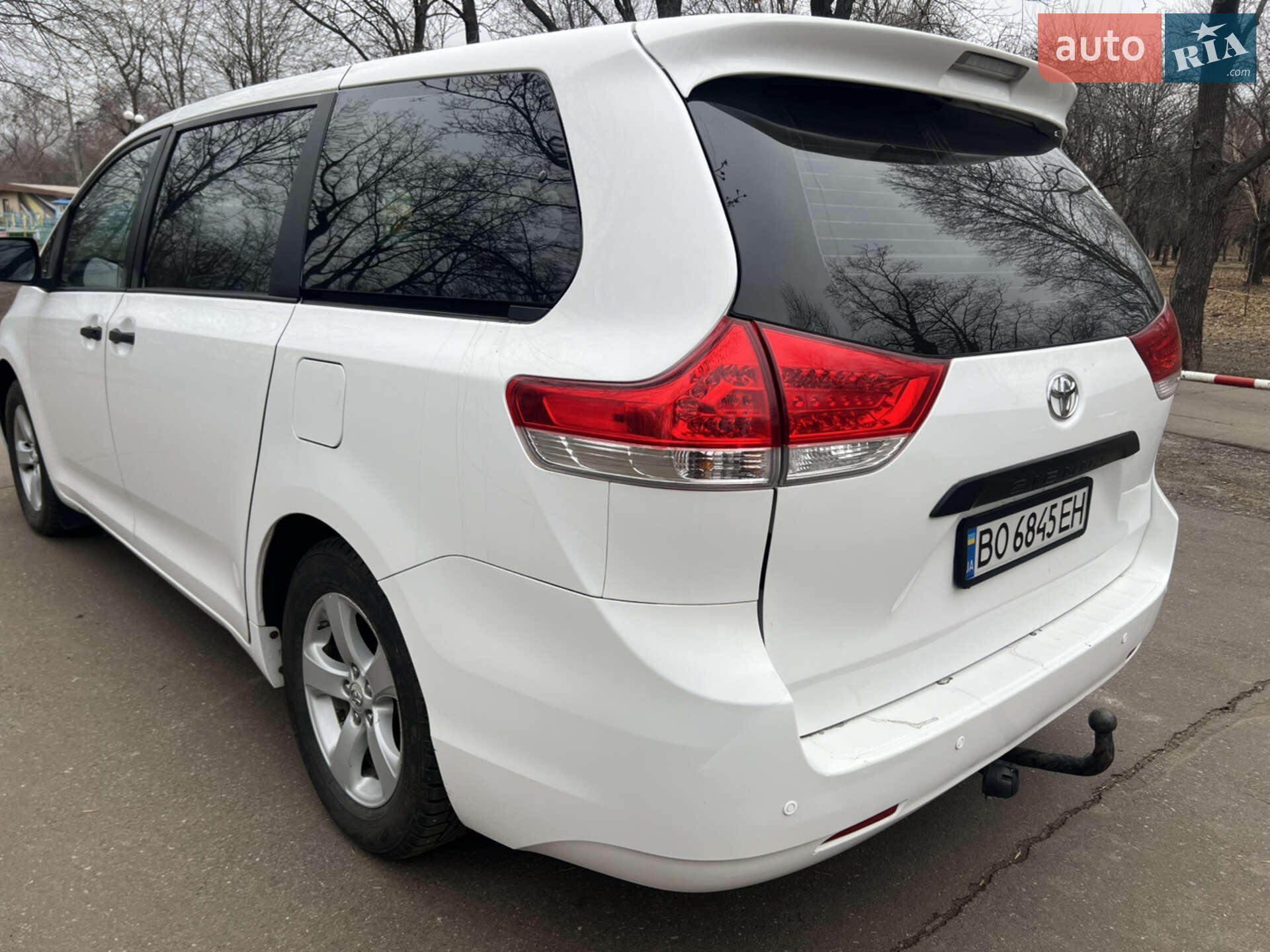 Toyota Sienna 2011 VIN 5TDKA3DCXBS008229 фото оголошення 6 з 14