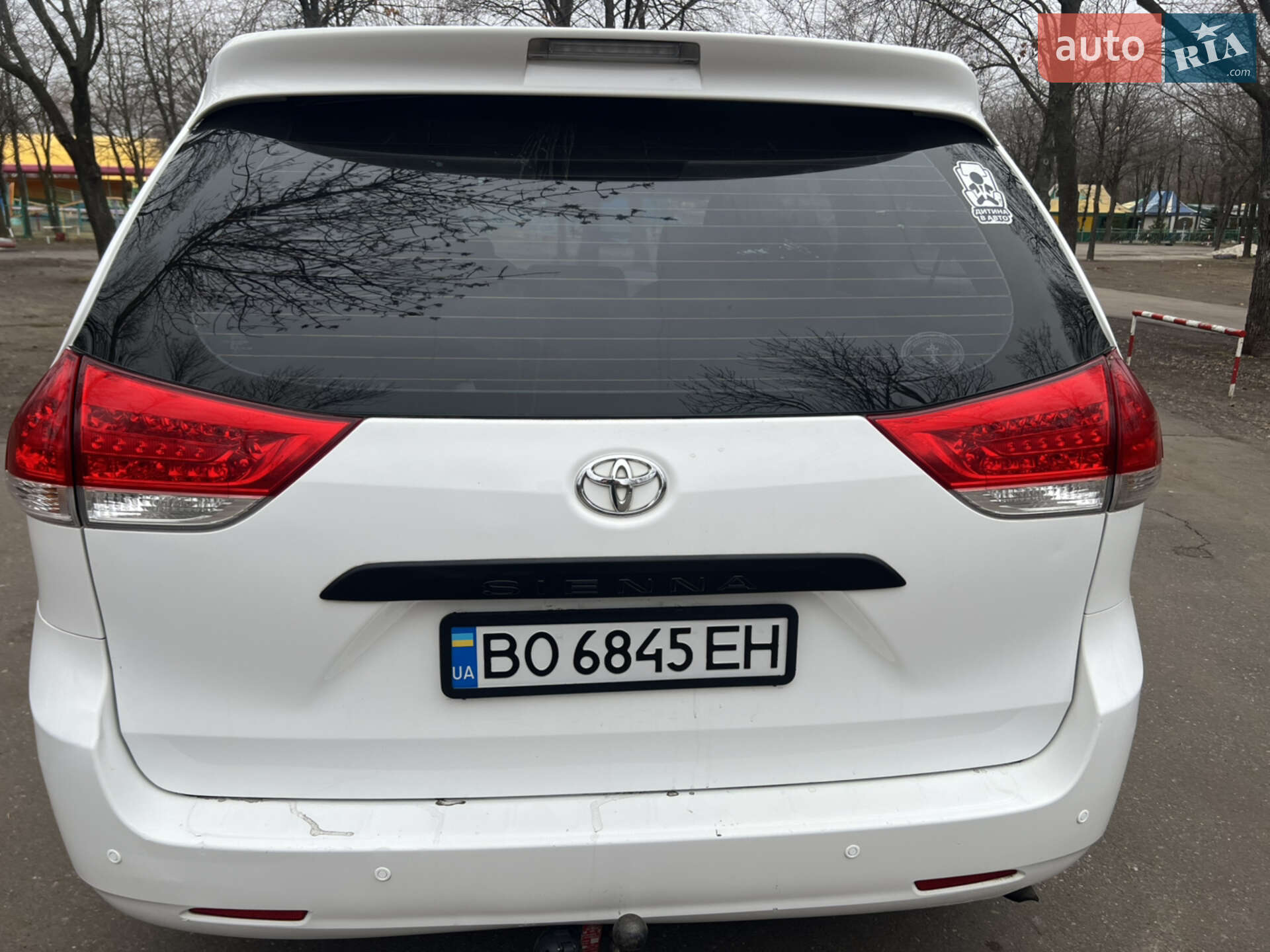 Toyota Sienna 2011 VIN 5TDKA3DCXBS008229 фото оголошення 2 з 14