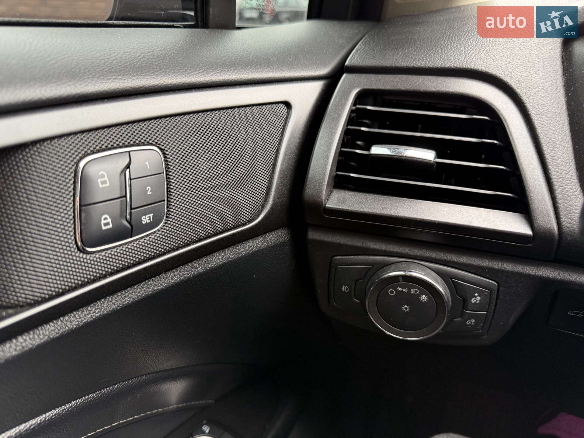 Ford Fusion 2017 VIN 3FA6P0K9XHR413840 фото оголошення 38 з 45