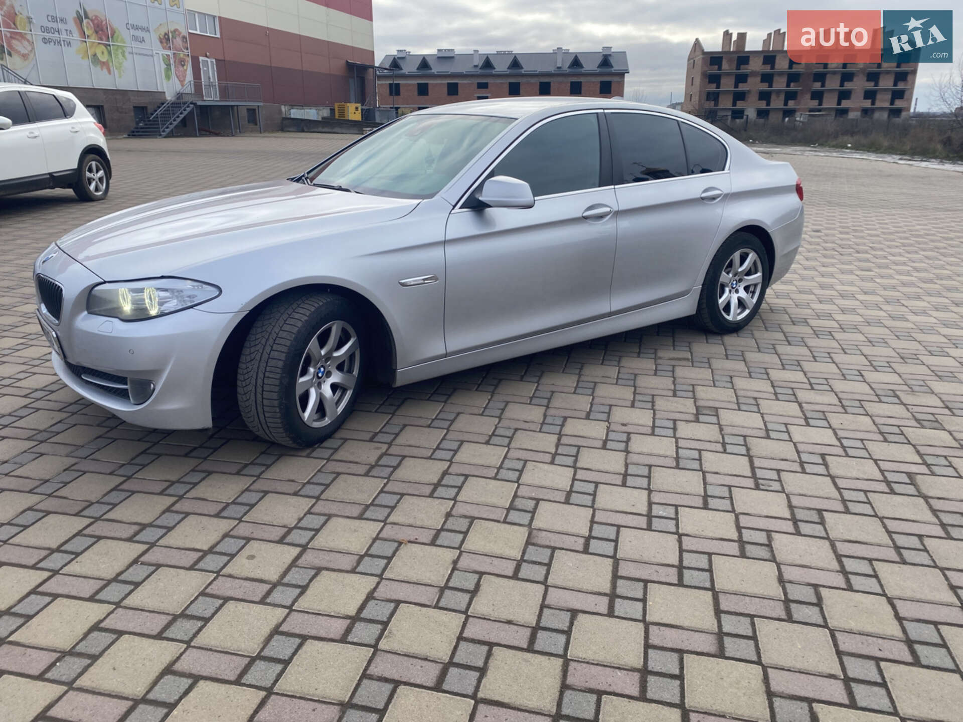 BMW 5 Series 2012 VIN WBAFW11000DY42940 фото оголошення 9 з 16