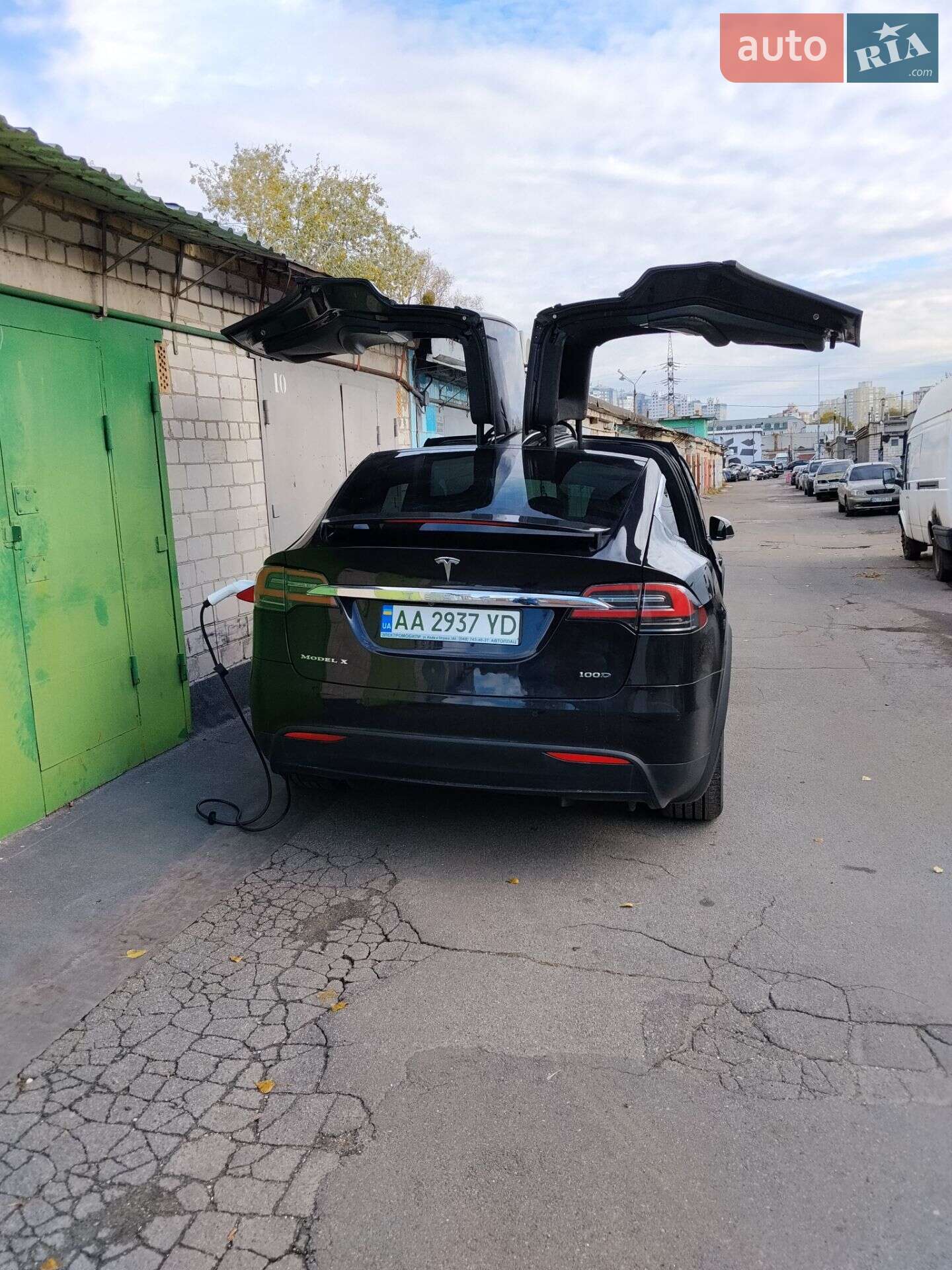 Tesla Model X 2017 VIN 5YJXCBE21HF054898 фото оголошення 9 з 28