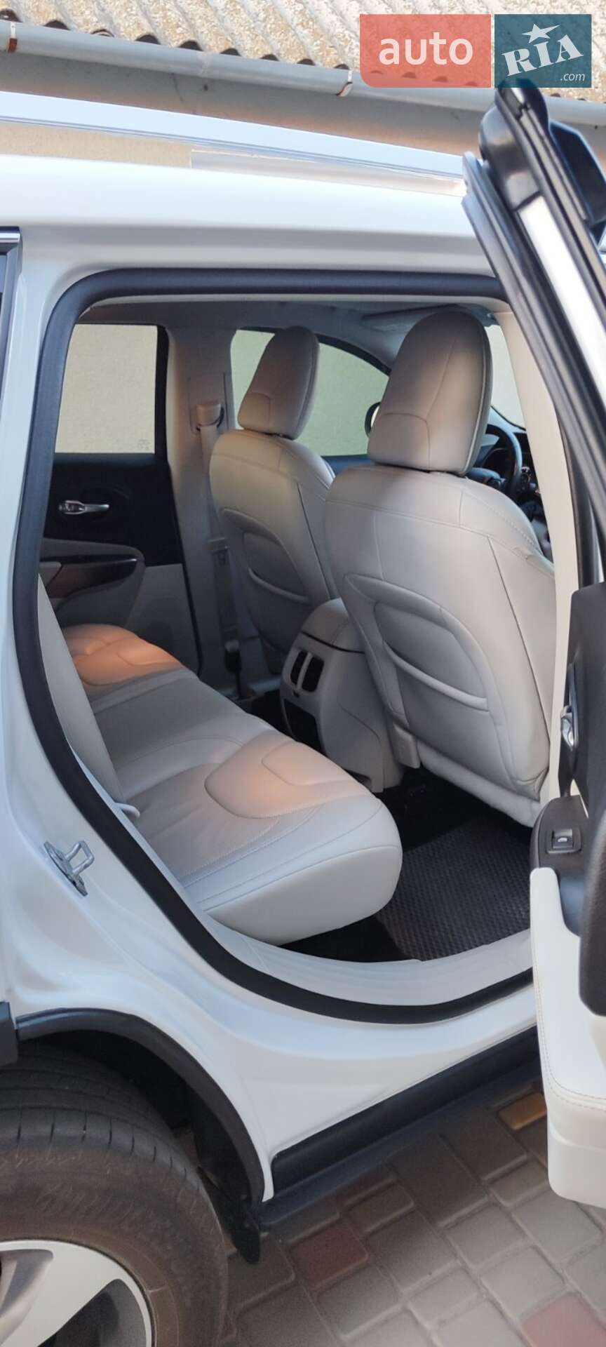 Jeep Cherokee 2019 VIN 1C4PJLDBXLD521619 фото оголошення 12 з 22
