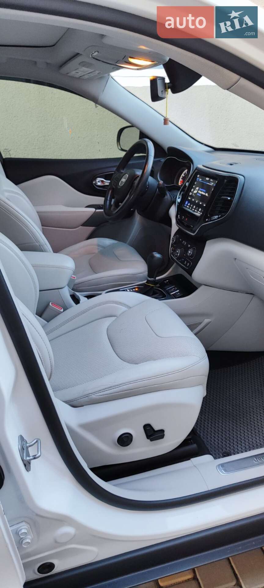 Jeep Cherokee 2019 VIN 1C4PJLDBXLD521619 фото оголошення 16 з 22