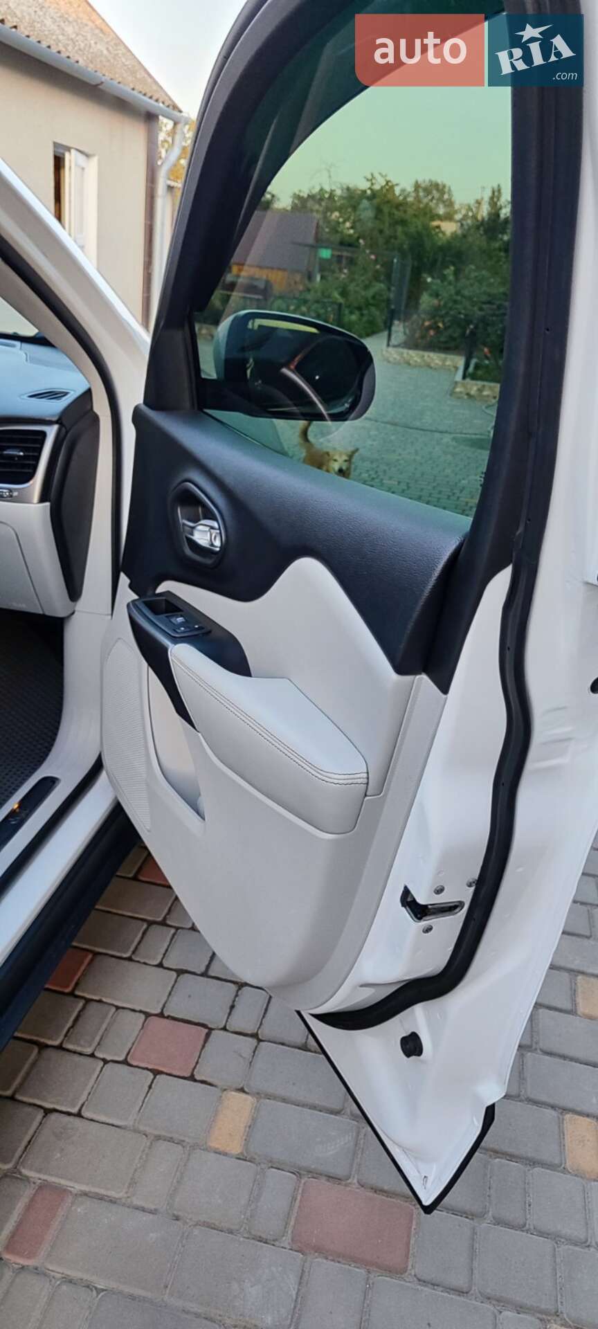 Jeep Cherokee 2019 VIN 1C4PJLDBXLD521619 фото оголошення 19 з 22