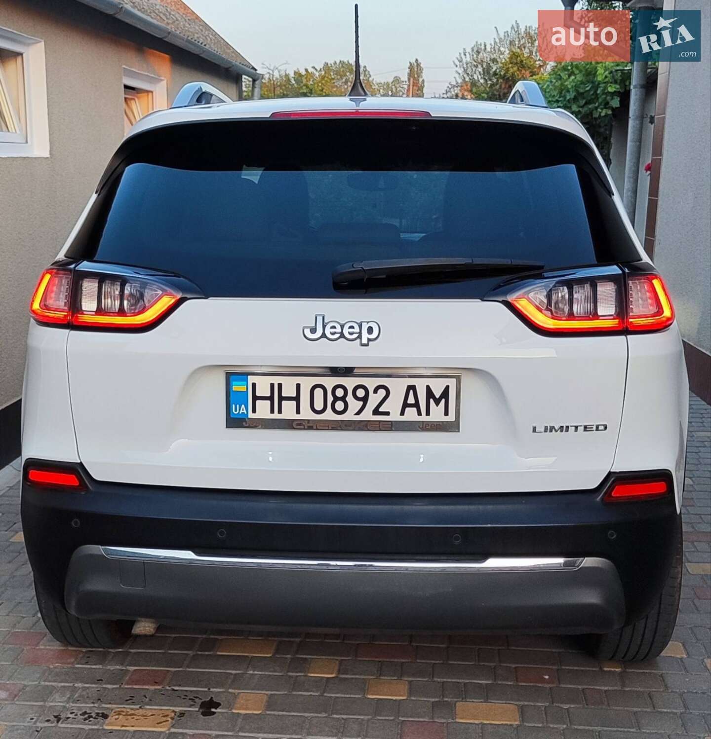 Jeep Cherokee 2019 VIN 1C4PJLDBXLD521619 фото оголошення 8 з 22