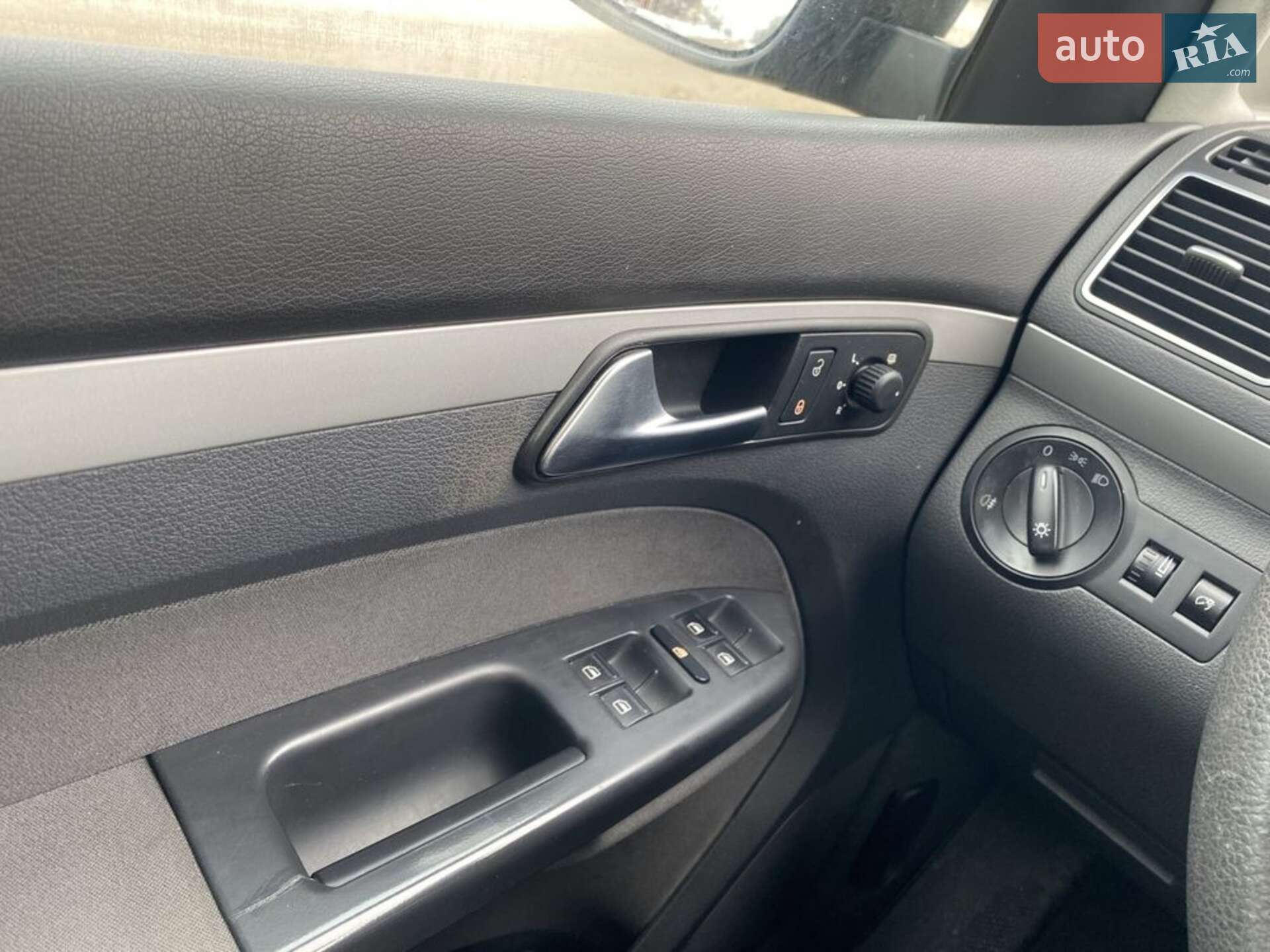 Volkswagen Touran 2011 VIN WVGZZZ1TZCW002281 фото оголошення 7 з 10