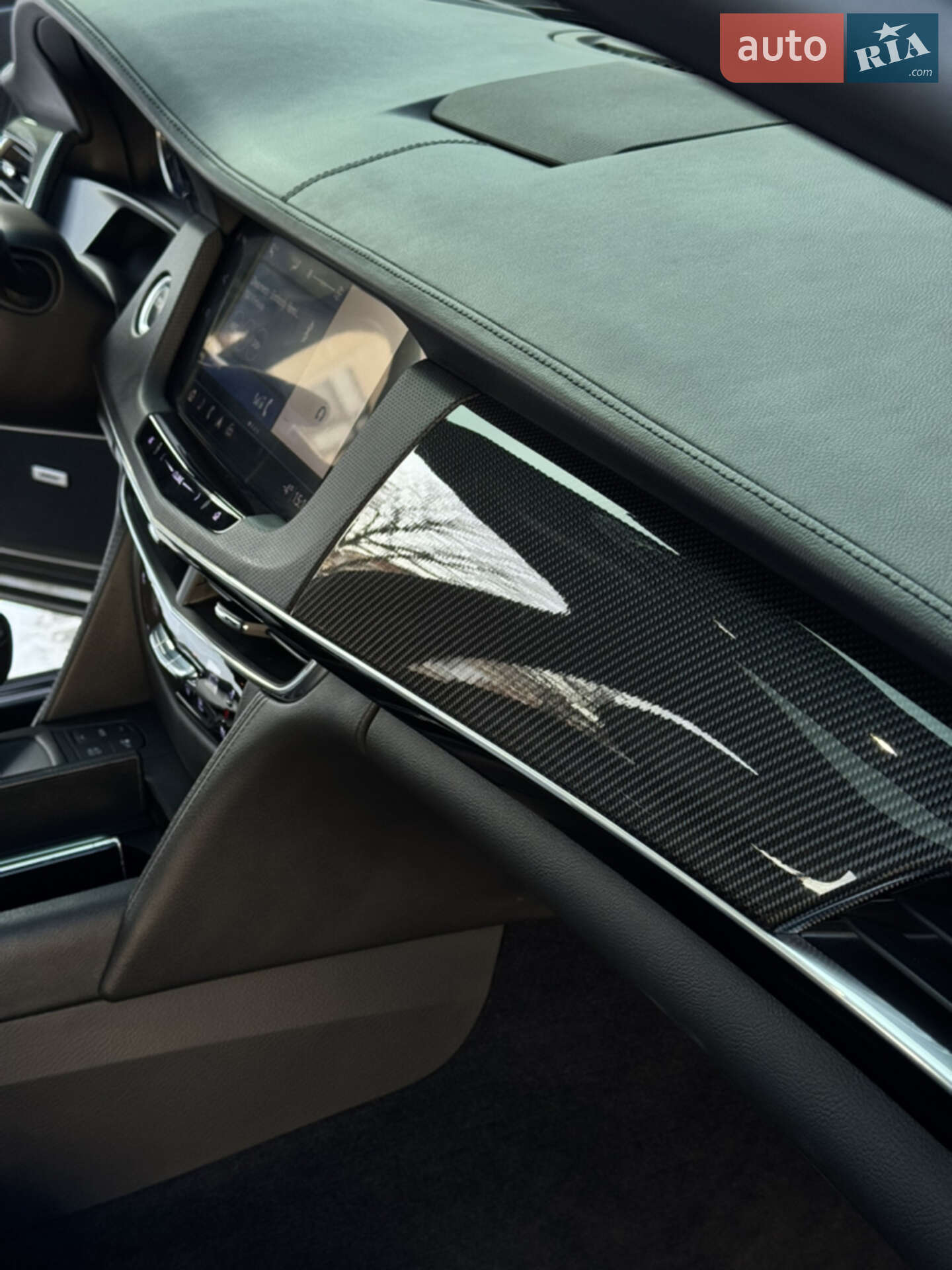Cadillac CT6 2019 VIN 1G6KN5R67KU146585 фото оголошення 2 з 27