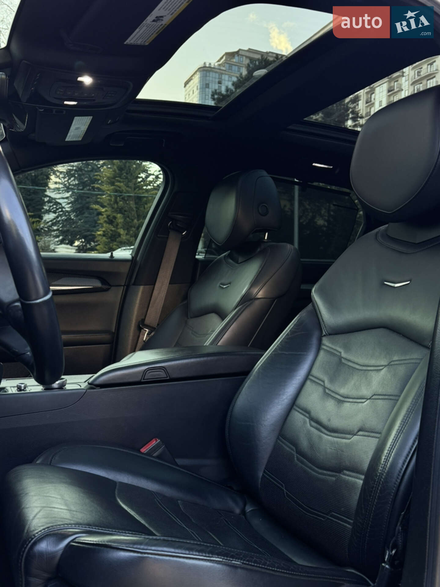 Cadillac CT6 2019 VIN 1G6KN5R67KU146585 фото оголошення 12 з 27