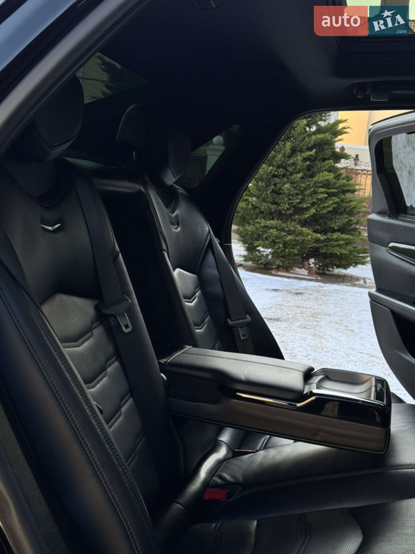 Cadillac CT6 2019 VIN 1G6KN5R67KU146585 фото оголошення 18 з 27