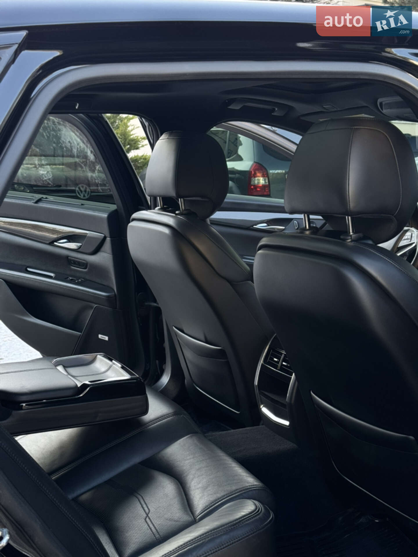 Cadillac CT6 2019 VIN 1G6KN5R67KU146585 фото оголошення 19 з 27