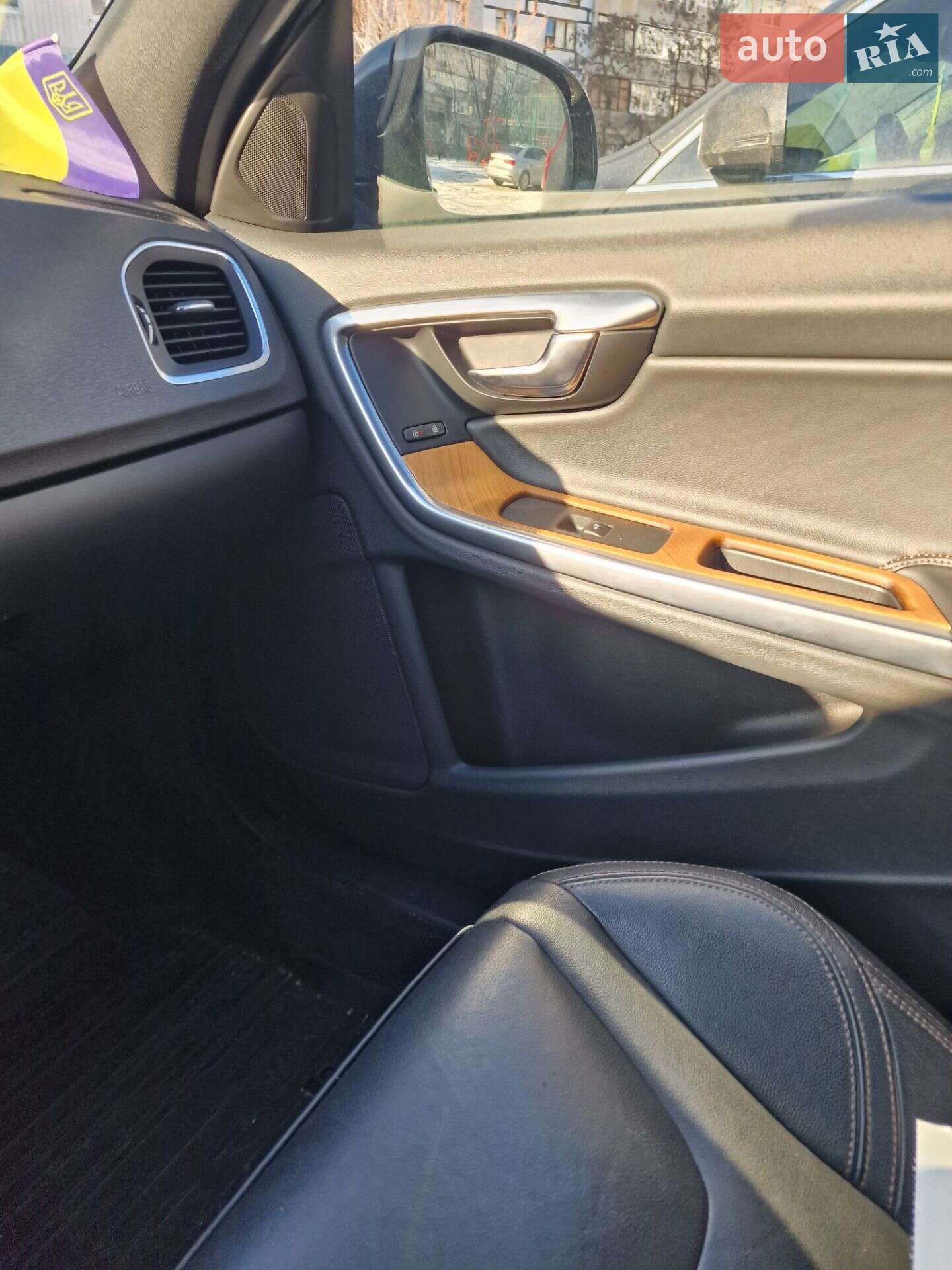 Volvo S60 Cross Country 2017 VIN YV1FHA5C6H2004710 фото оголошення 14 з 19