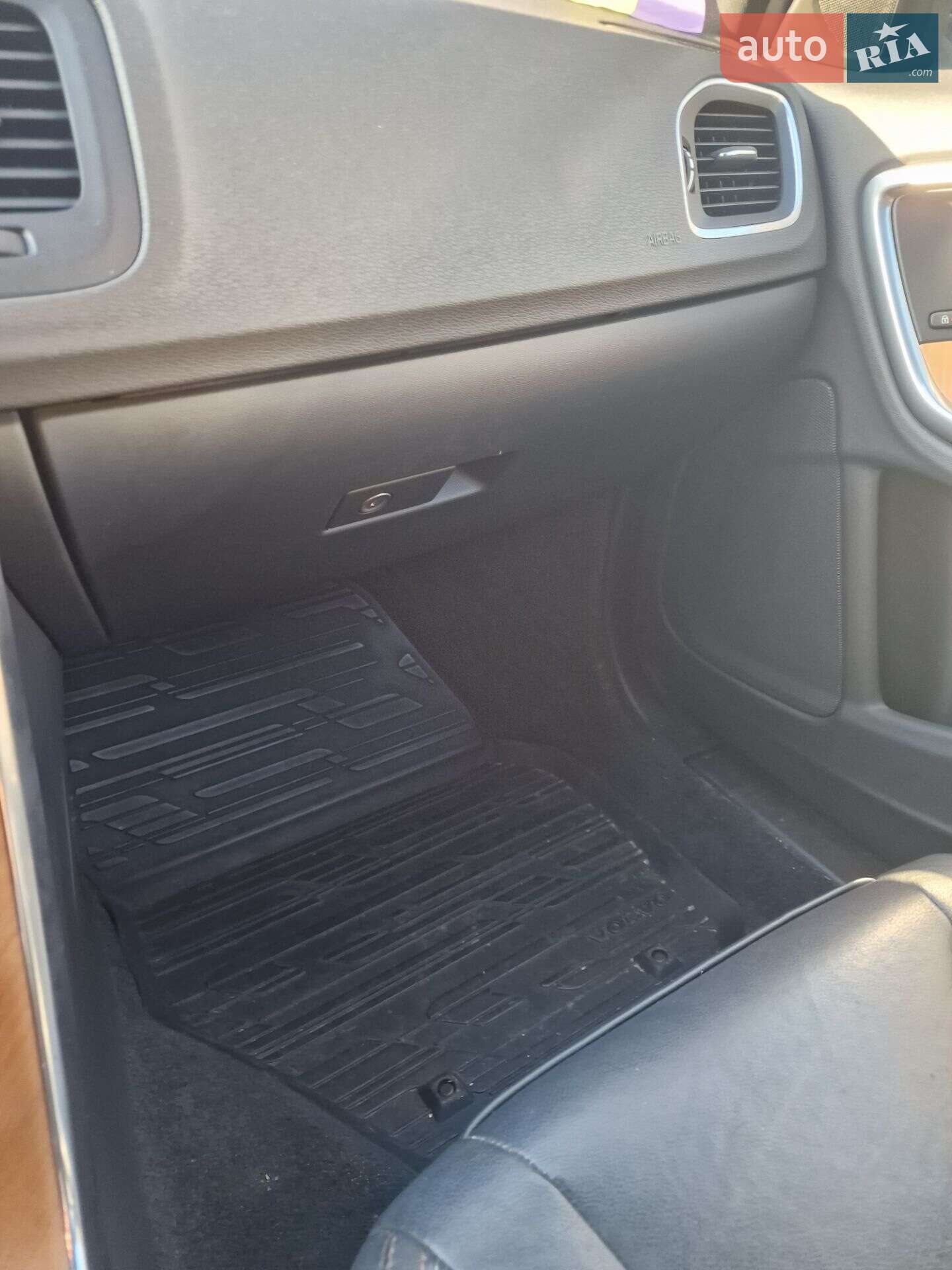 Volvo S60 Cross Country 2017 VIN YV1FHA5C6H2004710 фото оголошення 17 з 19
