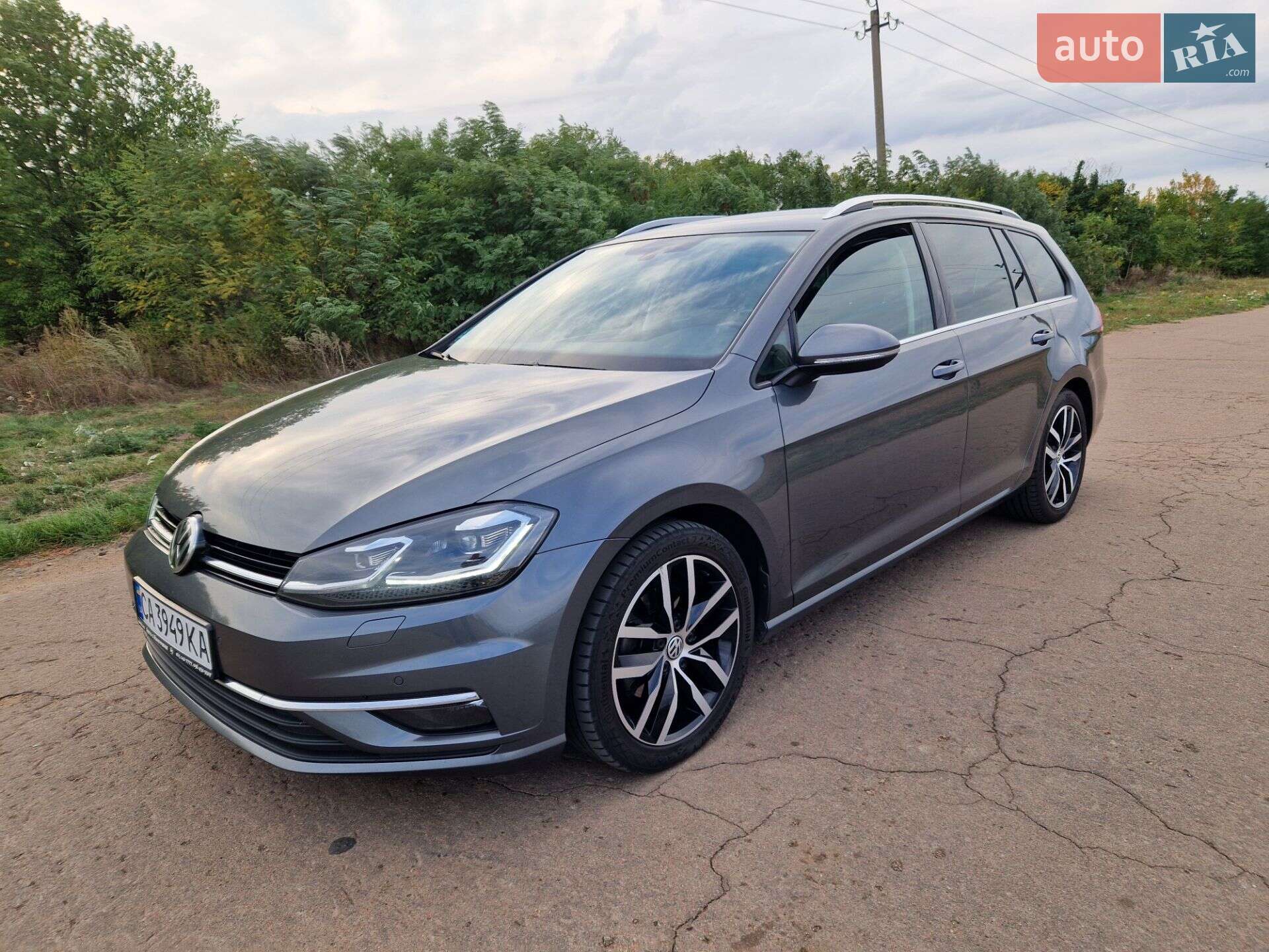 Volkswagen Golf 2019 VIN WVWZZZAUZKP547038 фото оголошення 2 з 69