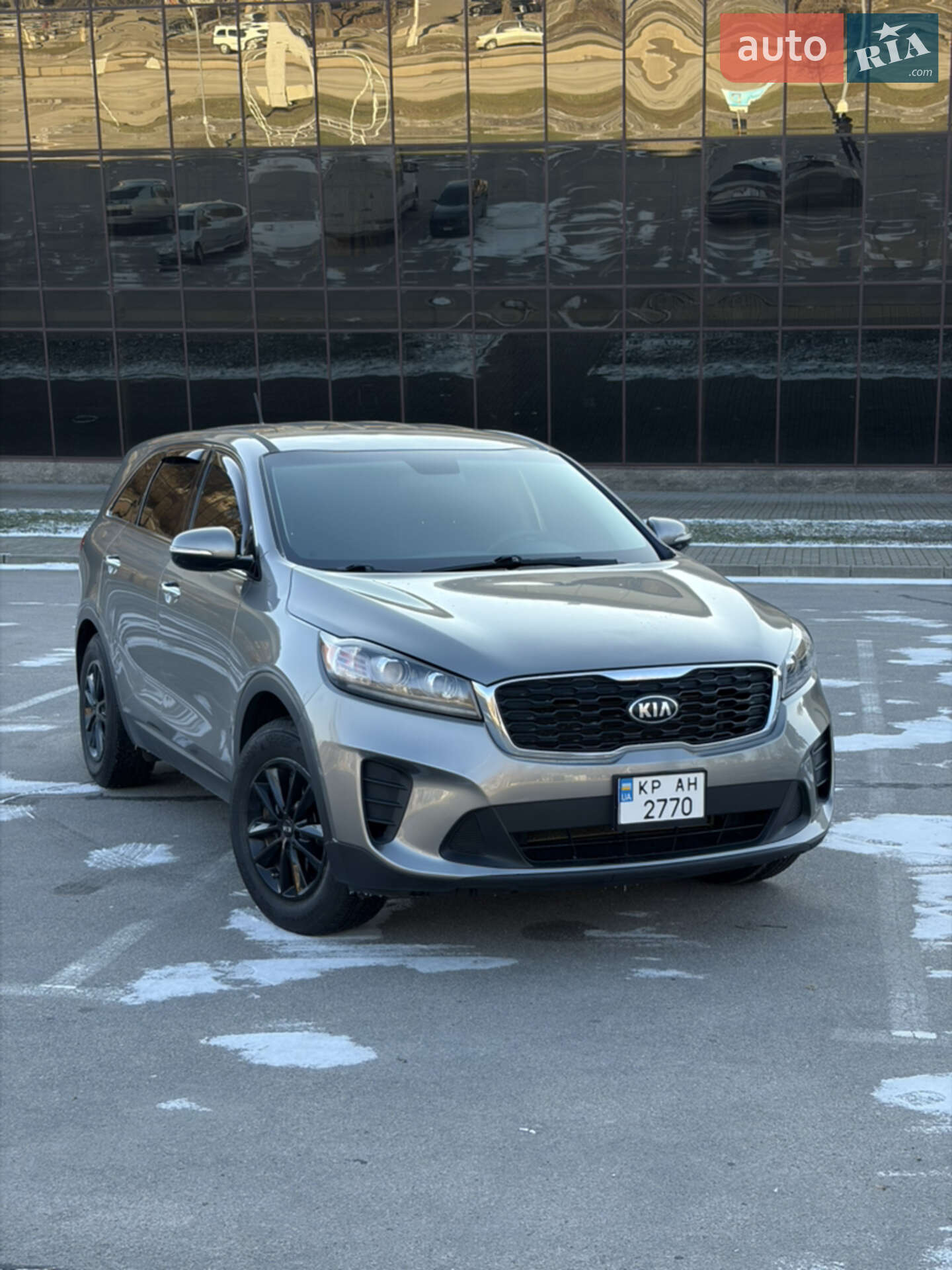 Kia Sorento 2018 VIN 5XYPG4A39KG510936 фото оголошення 2 з 12