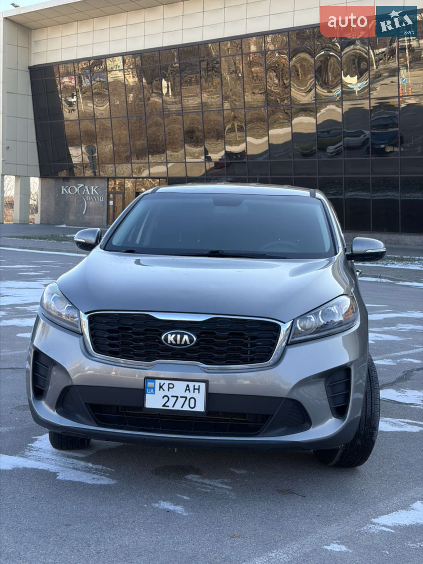 Kia Sorento 2018 VIN 5XYPG4A39KG510936 фото оголошення 3 з 12
