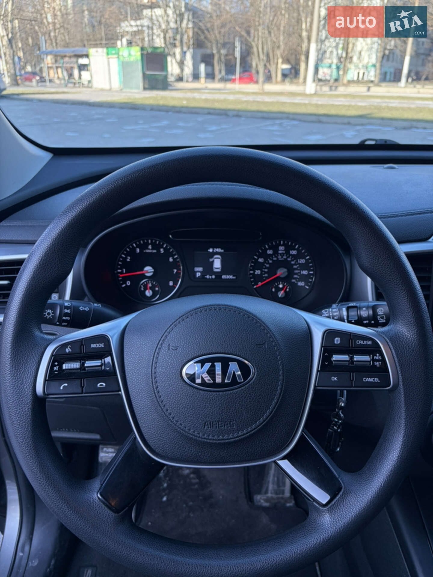 Kia Sorento 2018 VIN 5XYPG4A39KG510936 фото оголошення 9 з 12