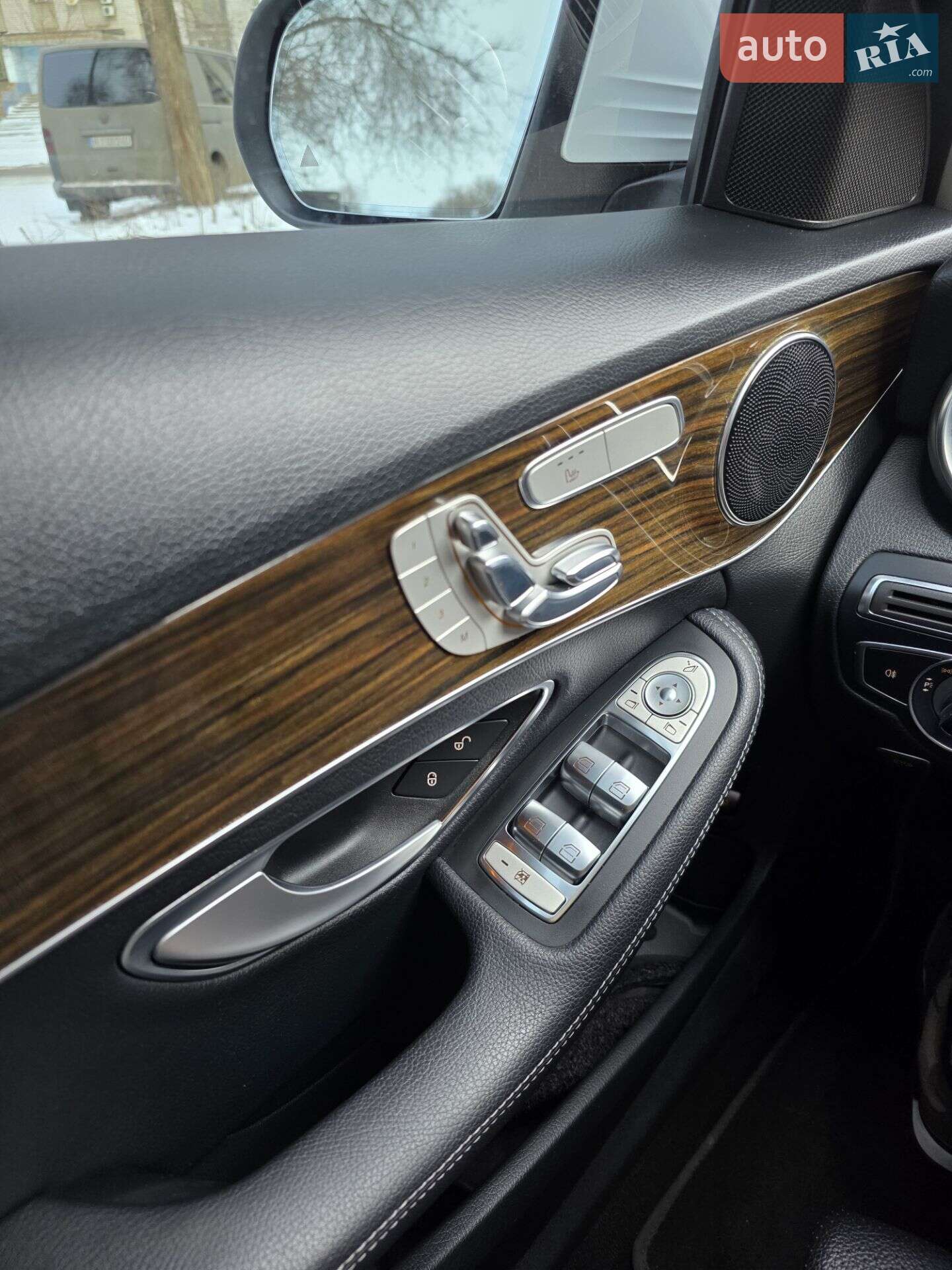 Mercedes-Benz C-Class 2017 VIN WDDWF4KB3HR291475 фото оголошення 4 з 12