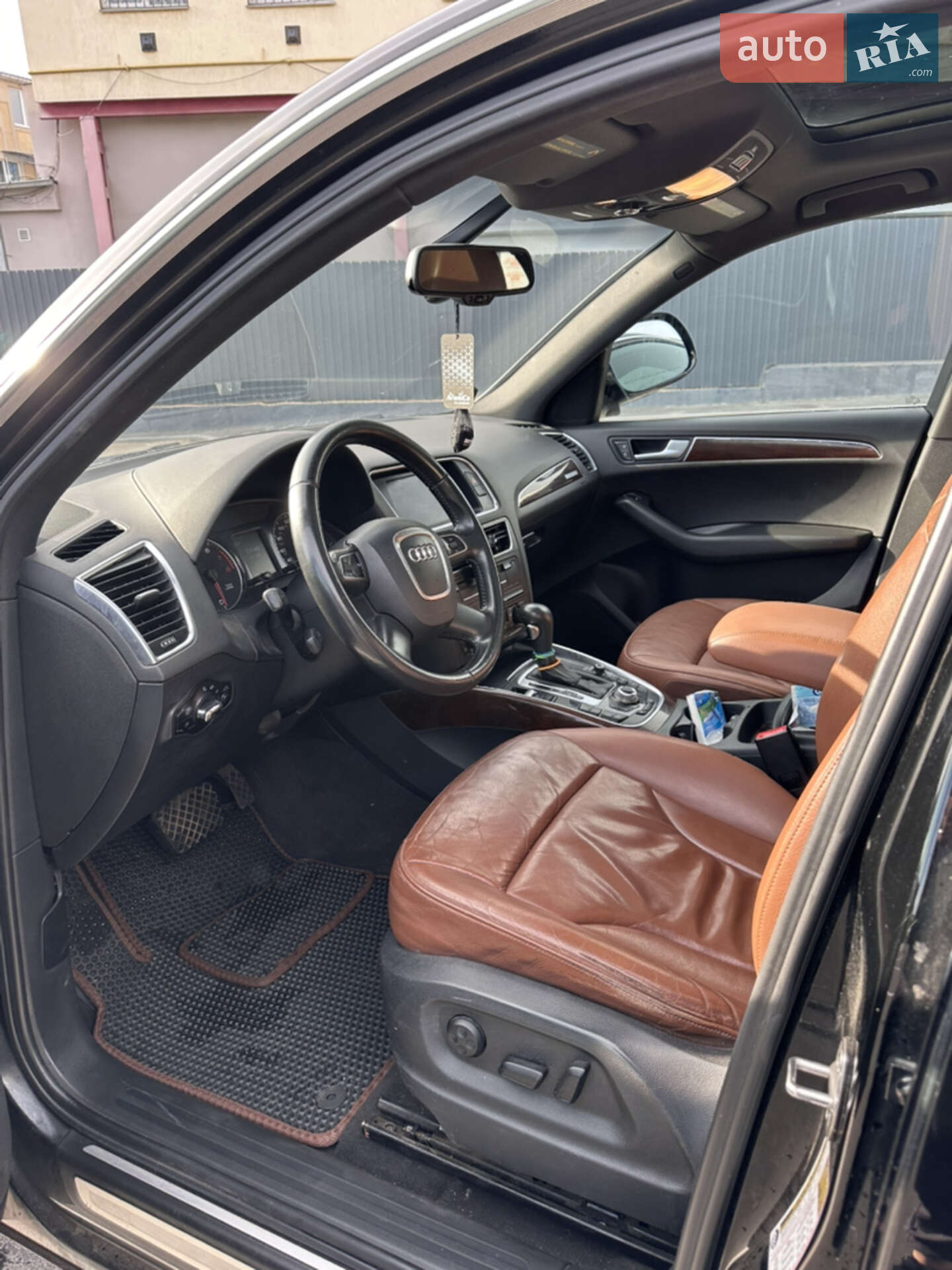 Audi Q5 2011 VIN WA1LFAFPXBA104220 фото оголошення 4 з 33
