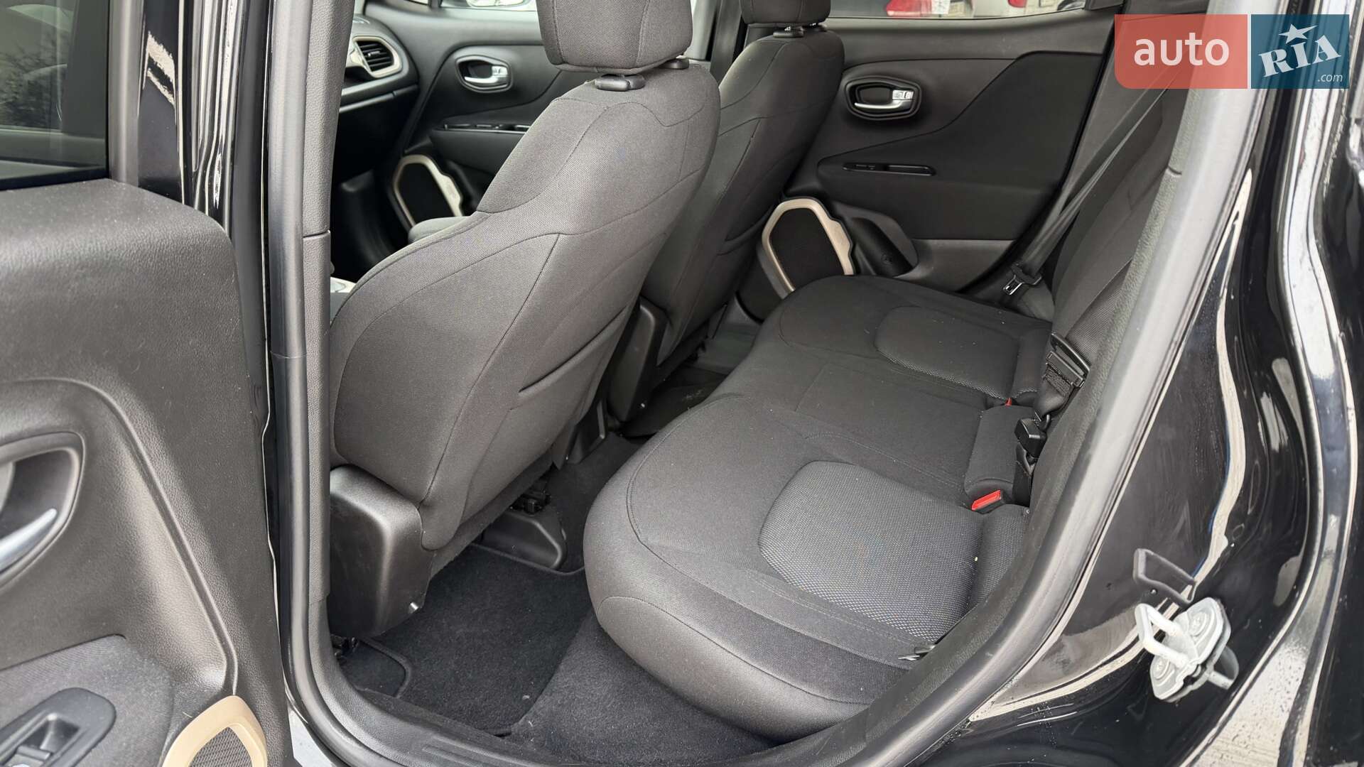 Jeep Renegade 2016 VIN ZACCJABB8HPE91471 фото оголошення 13 з 21
