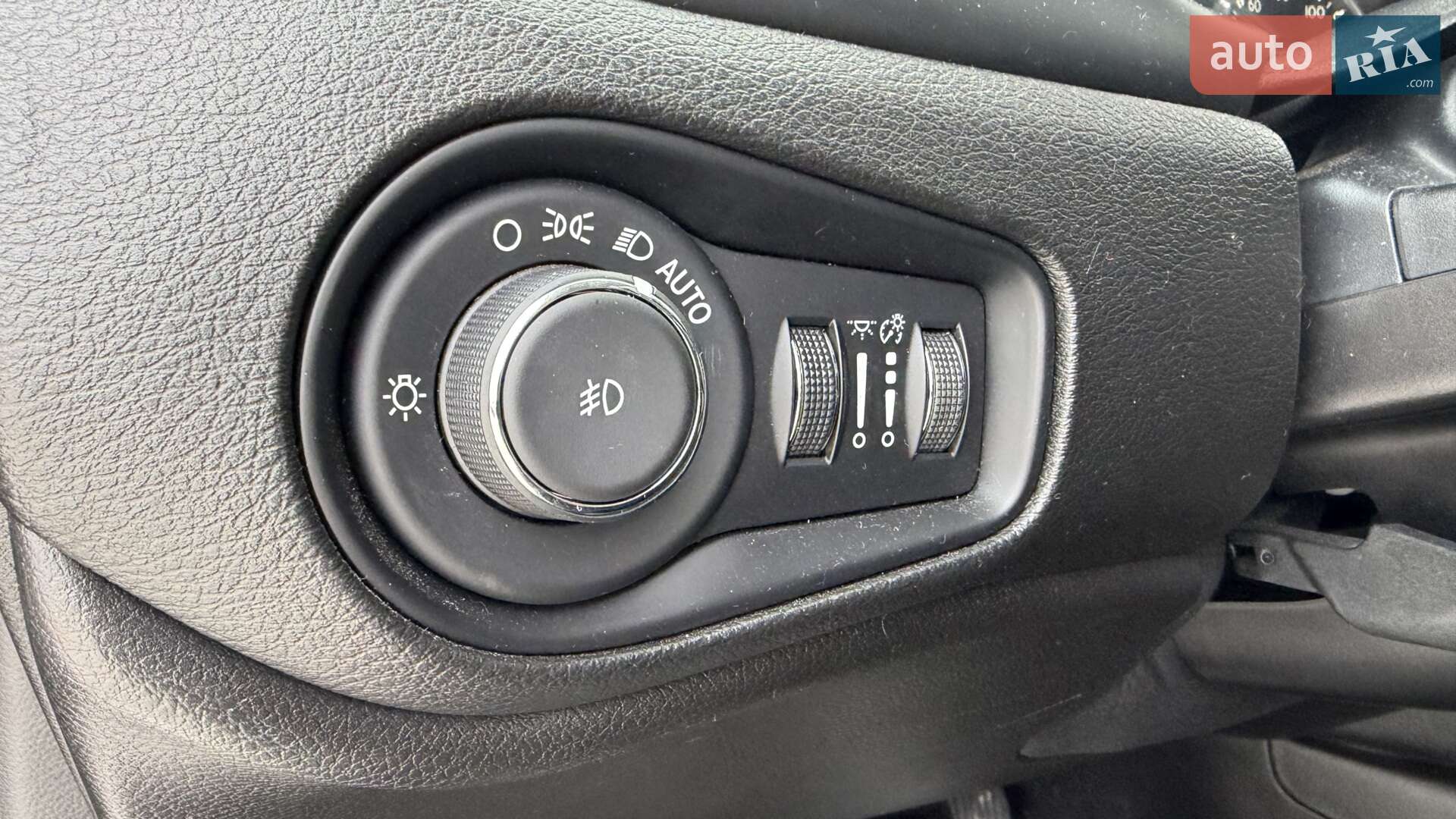 Jeep Renegade 2016 VIN ZACCJABB8HPE91471 фото оголошення 19 з 21