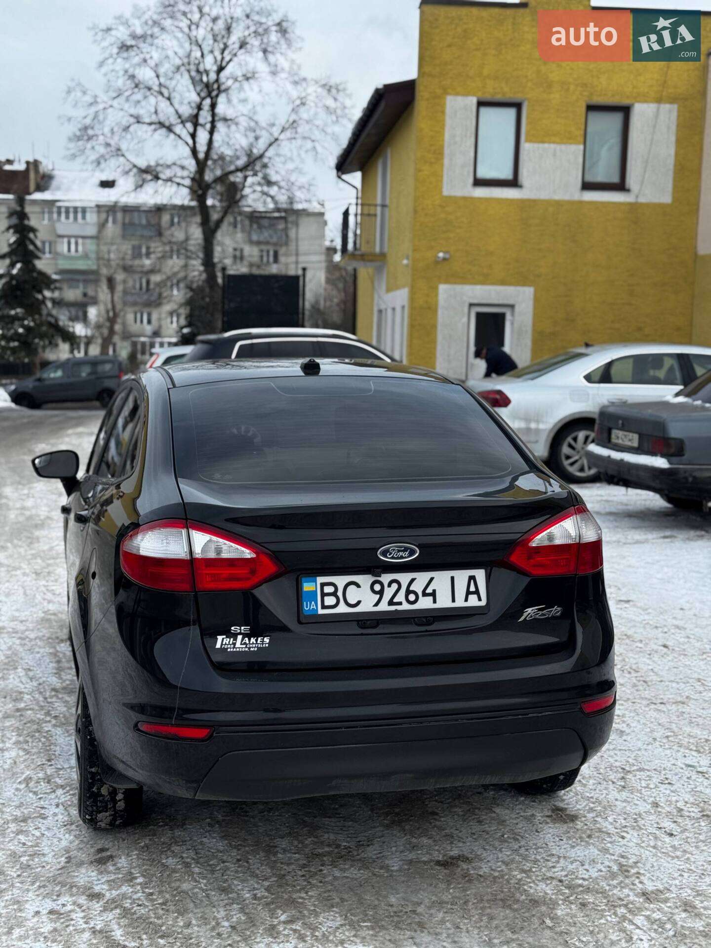 Ford Fiesta 2017 VIN 3FADP4BJ2HM144660 фото оголошення 8 з 10