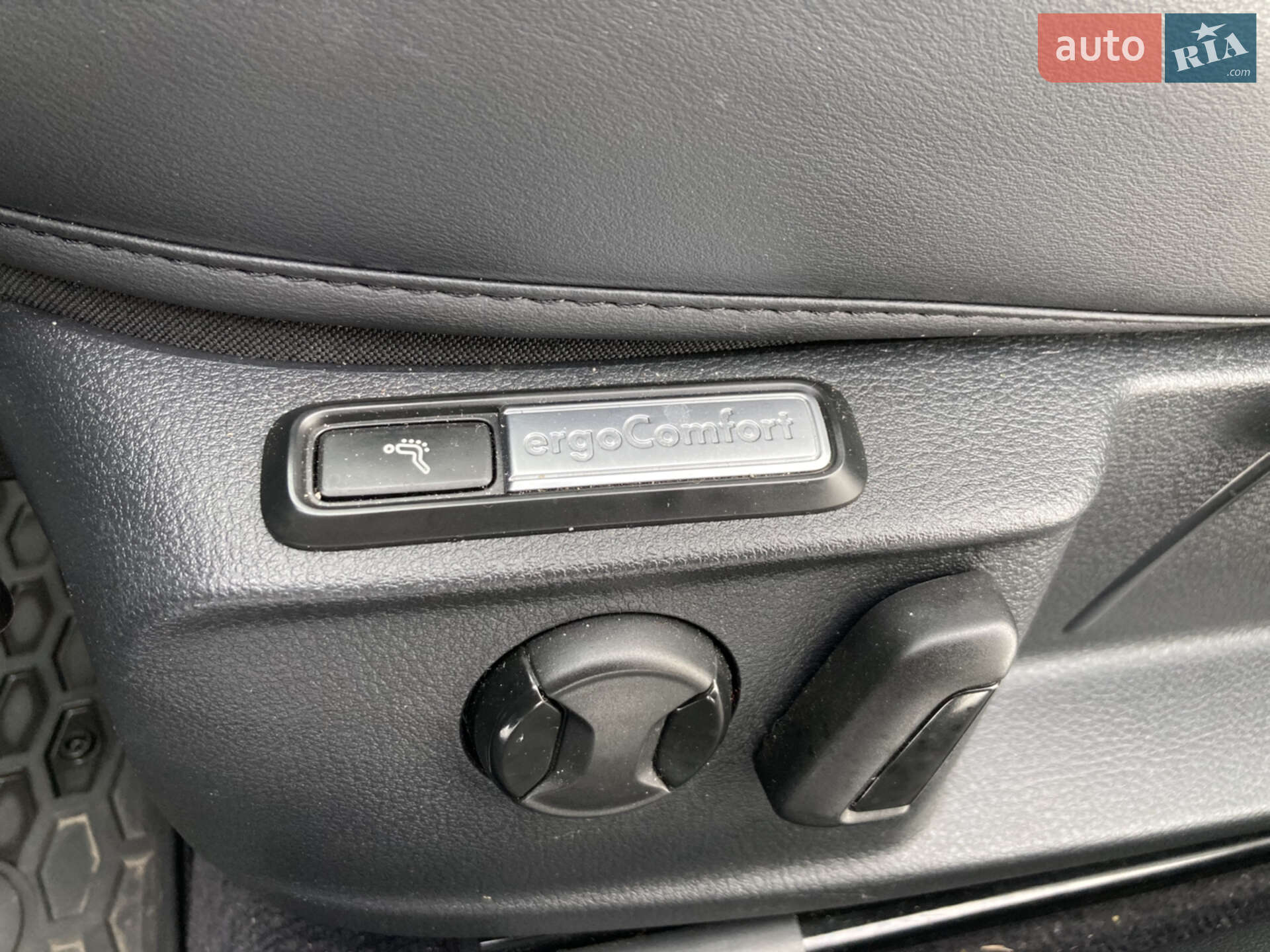 Volkswagen Passat 2018 VIN WVWZZZ3CZJP010146 фото оголошення 12 з 23