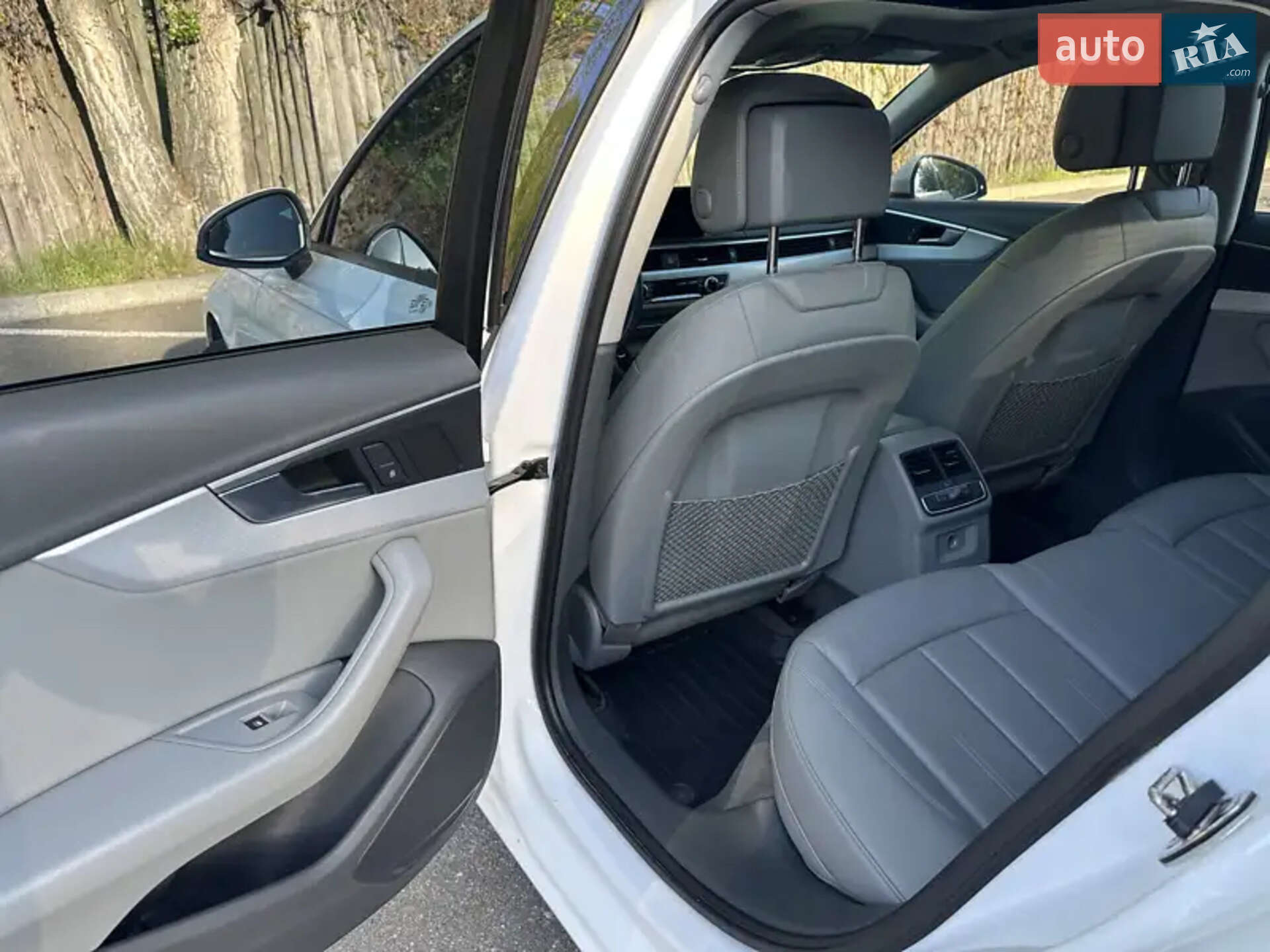 Audi A4 2017 VIN WAUGNAF41HN057657 фото оголошення 23 з 24