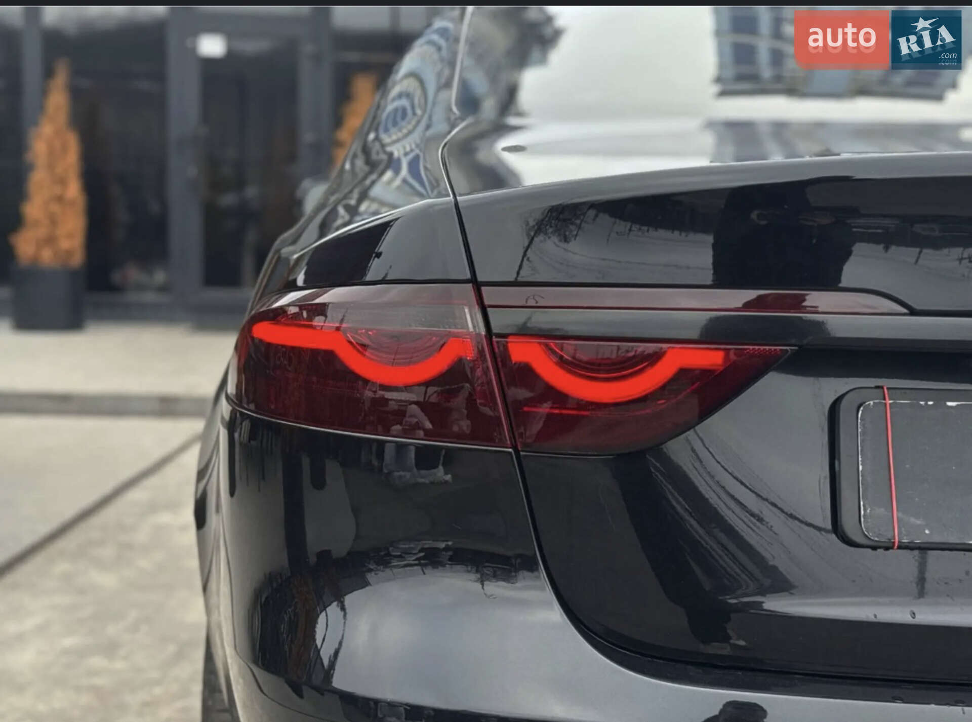 Jaguar XF 2016 VIN SAJBJ4BN2HCY48785 фото оголошення 4 з 31