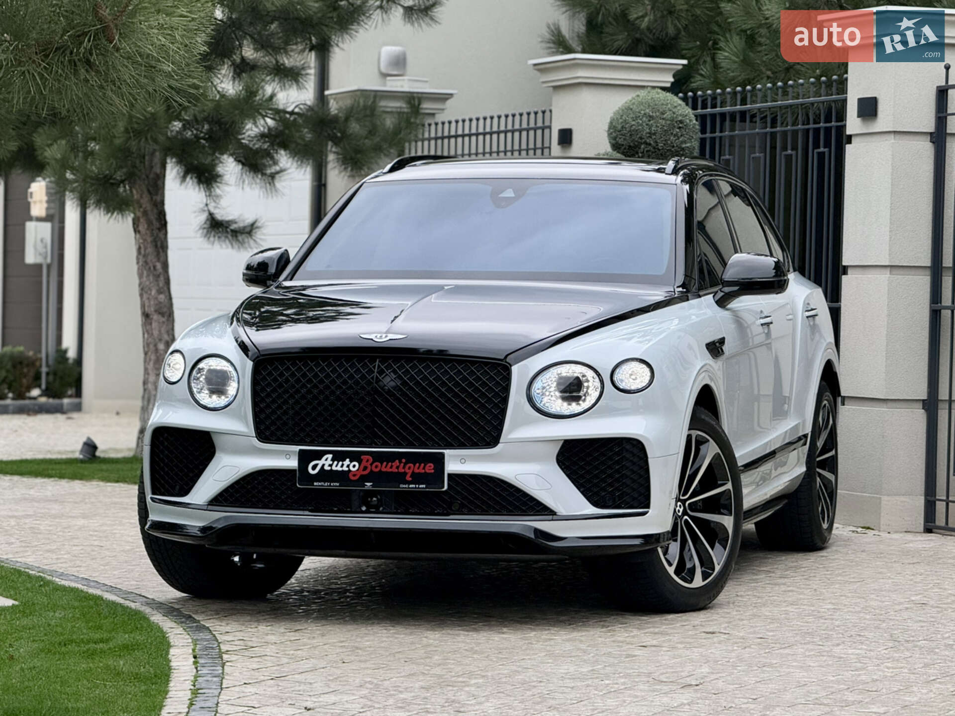 Bentley Bentayga 2024 VIN SJAAB14V2RC025635 фото оголошення 4 з 74