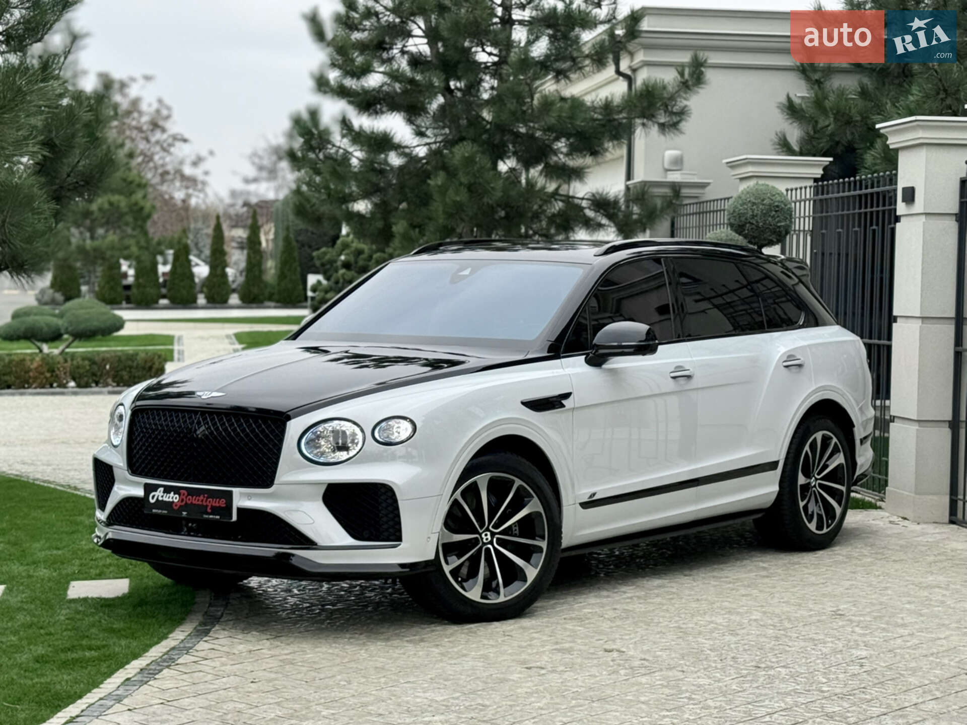 Bentley Bentayga 2024 VIN SJAAB14V2RC025635 фото оголошення 8 з 74